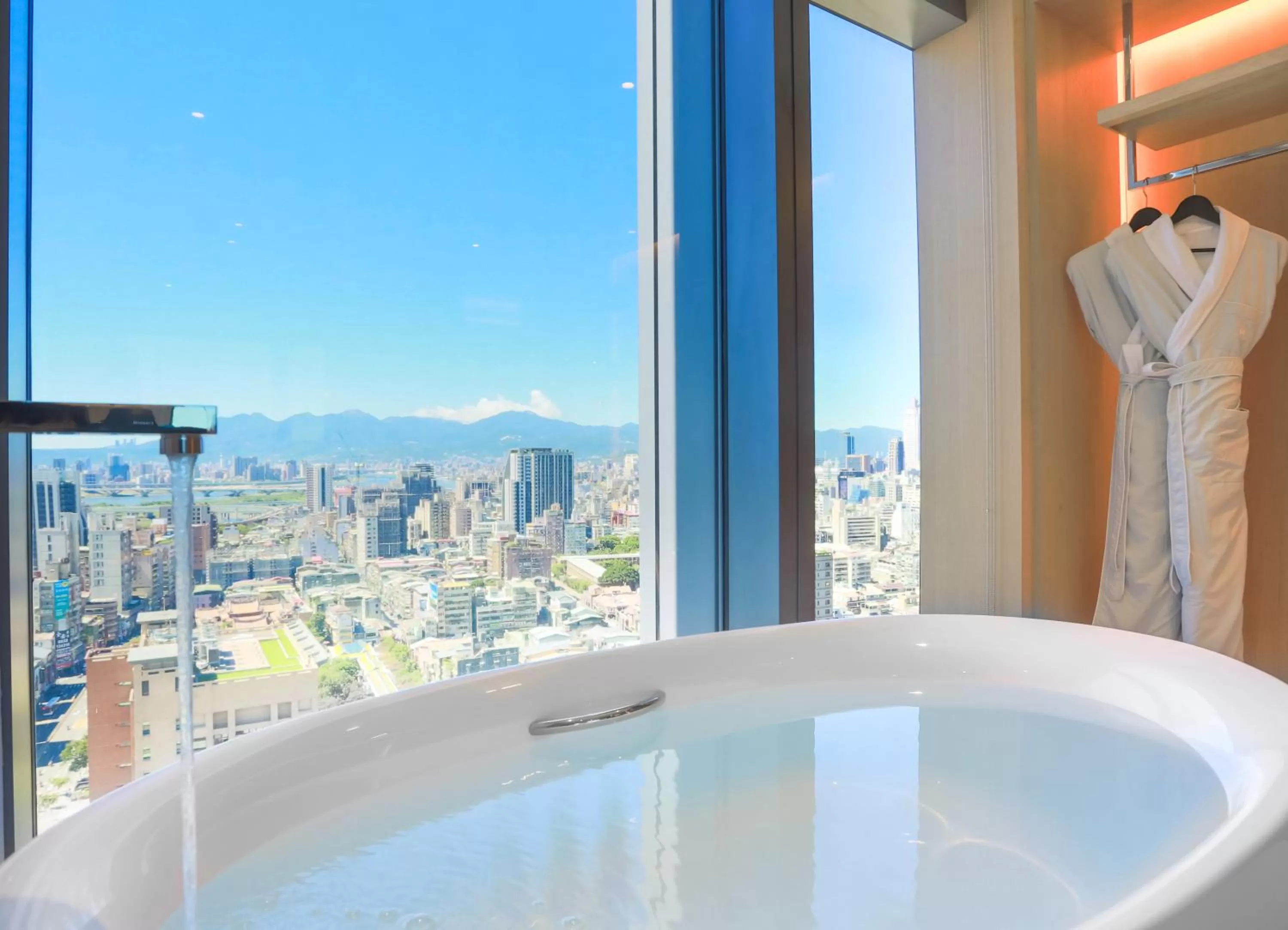 Bathroom in Caesar Metro Taipei