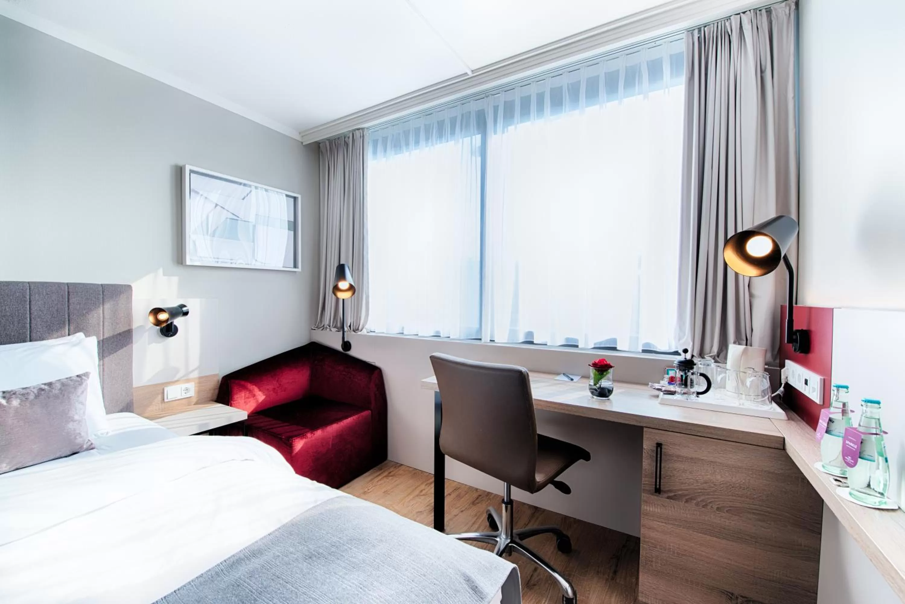 Standard Queen Room in Crowne Plaza Frankfurt Congress Hotel by IHG
