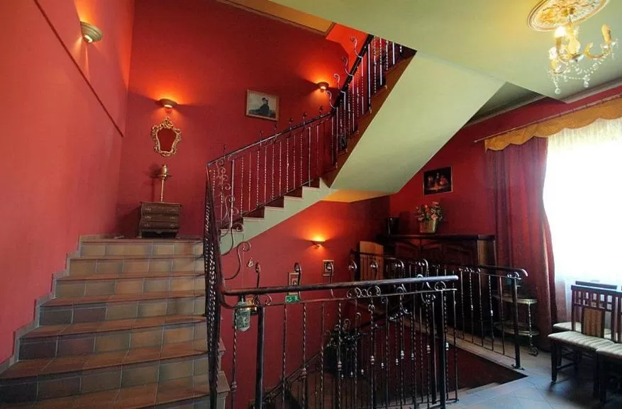 Restaurant/Places to Eat in Hotel Katrina