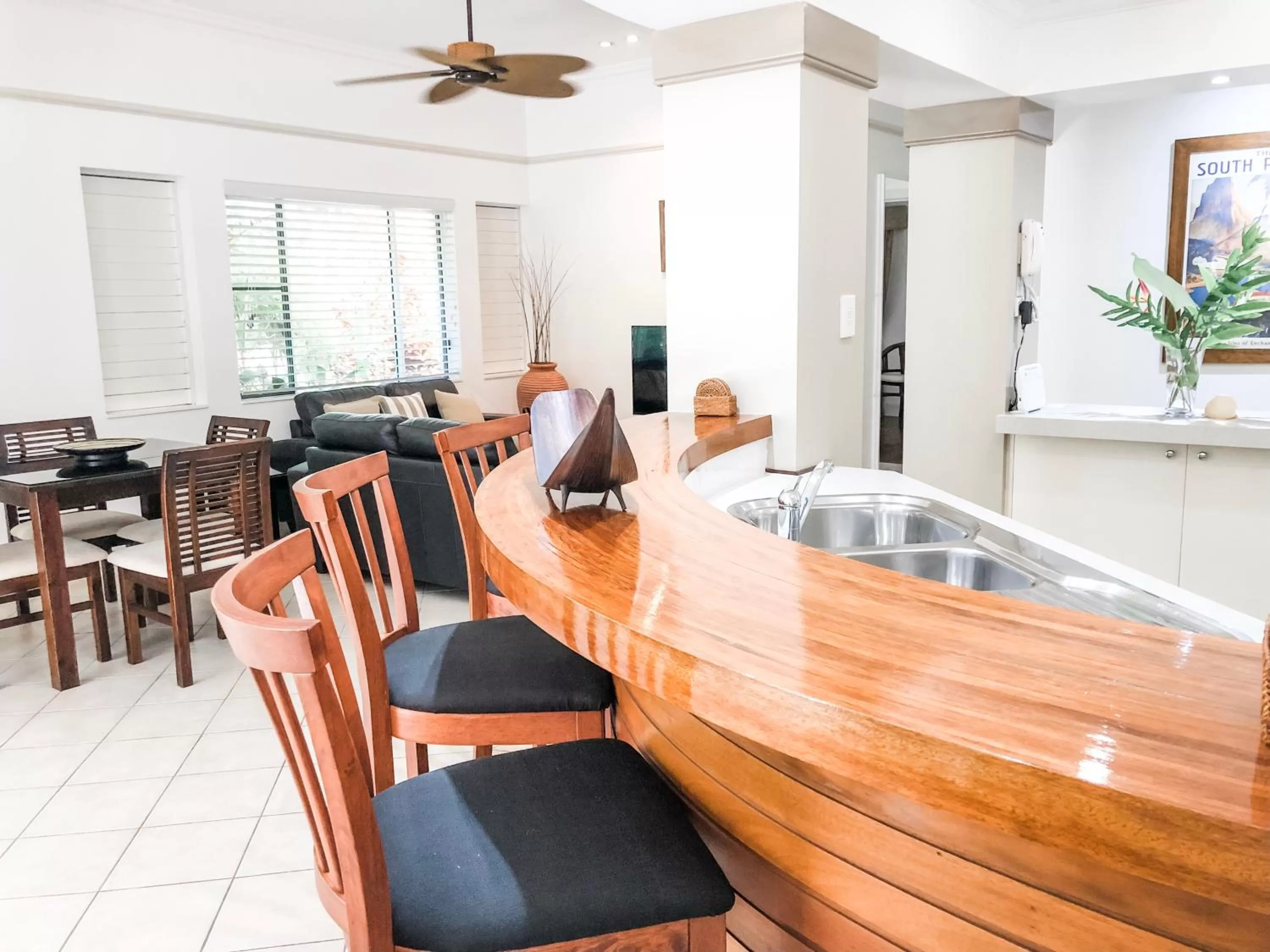 Living room in Villa Beach Palm Cove