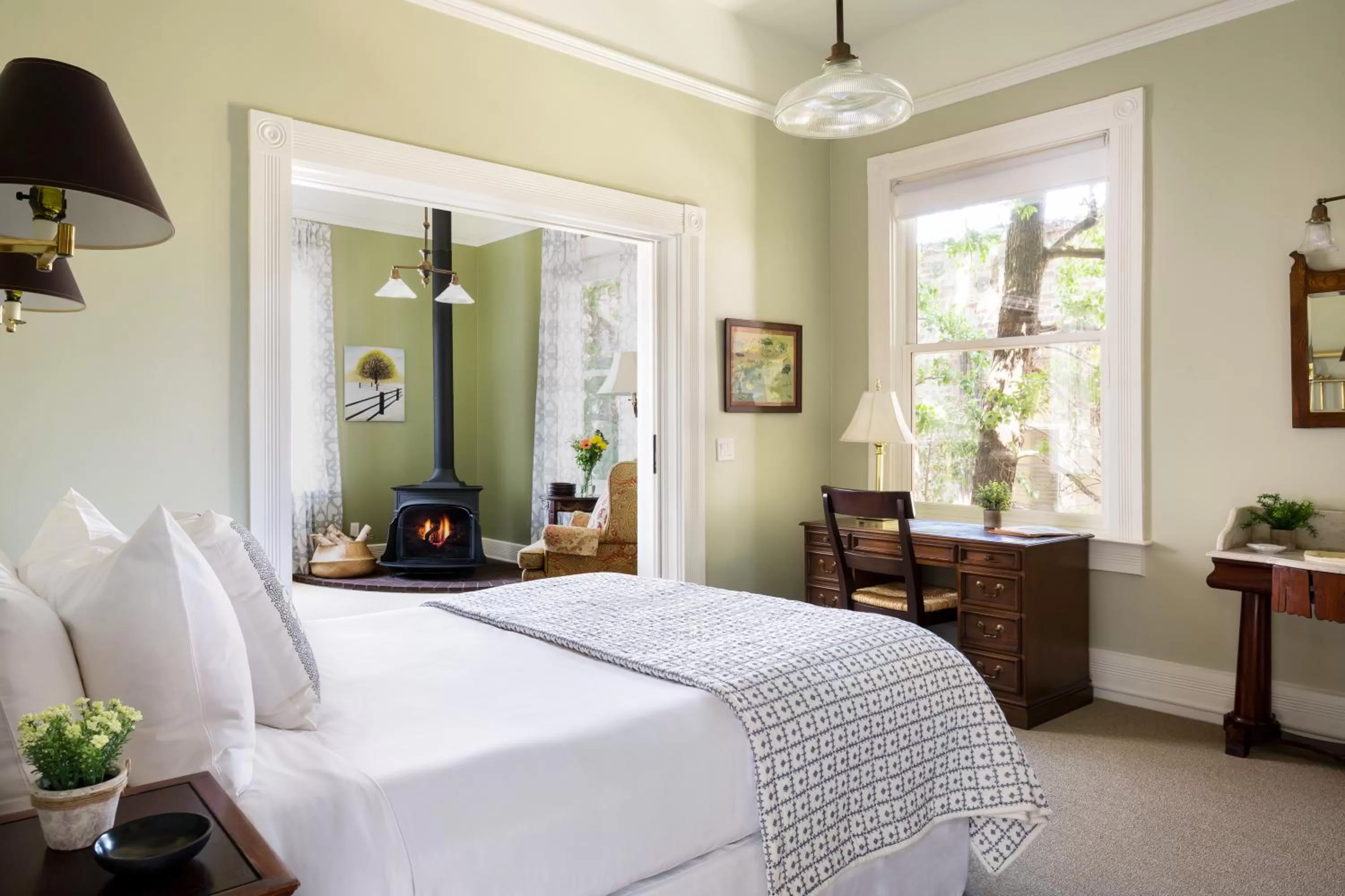 Bed in Garden Street Inn Downtown San Luis Obispo, A Kirkwood Collection Hotel