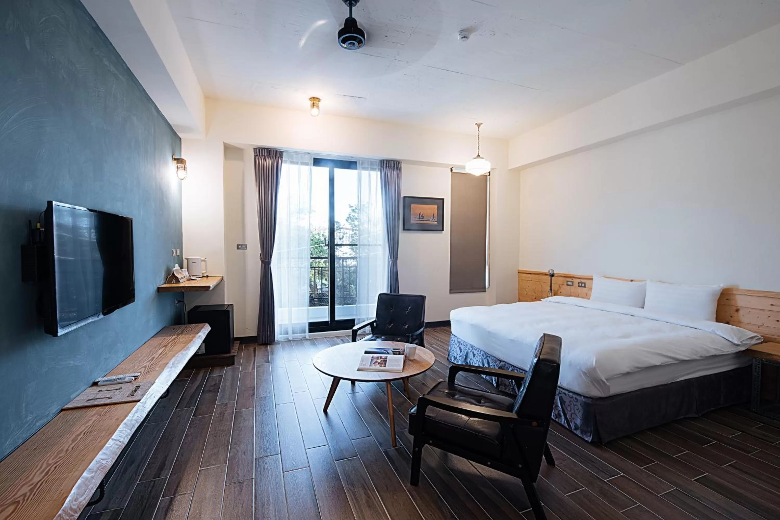 TV and multimedia in Chillax Inn B&B