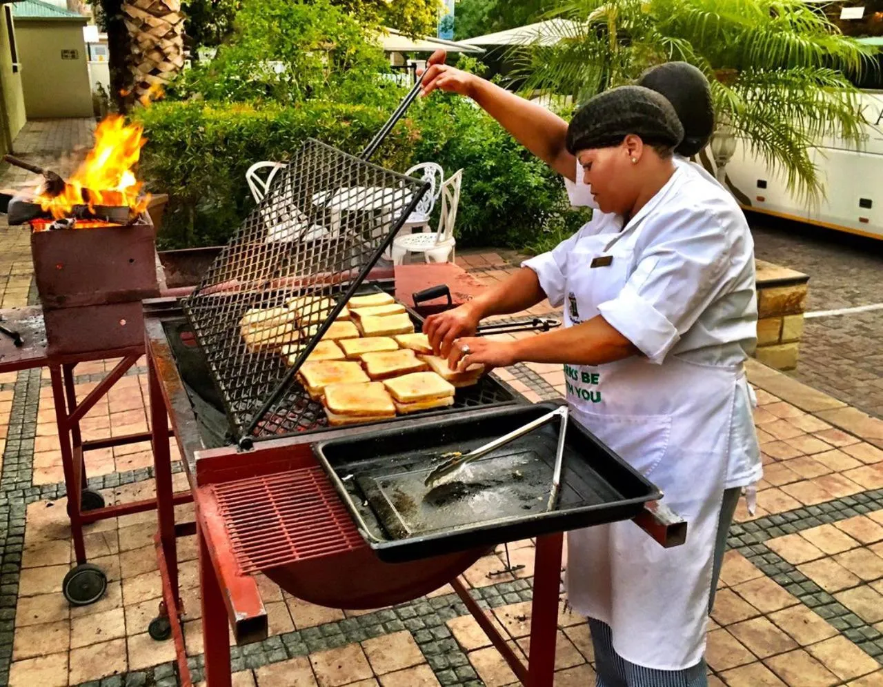 Restaurant/places to eat in Turnberry Boutique Hotel