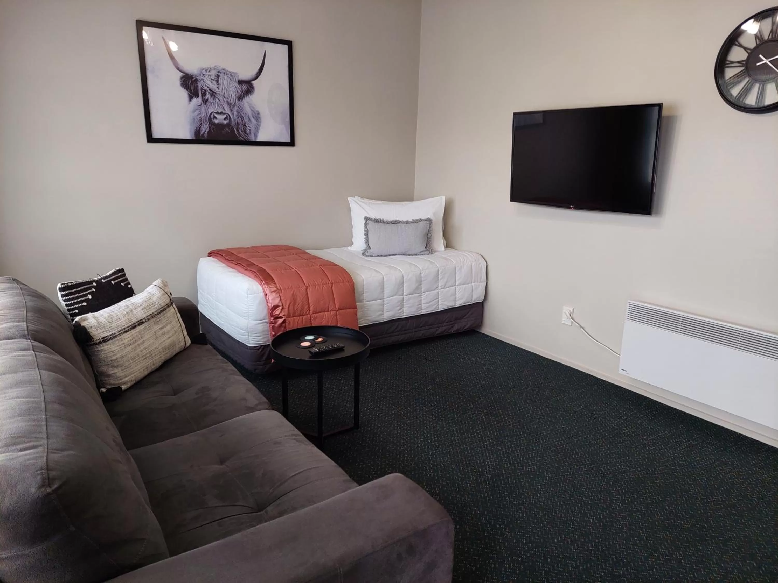 Living room, Bed in Colonial on Tay