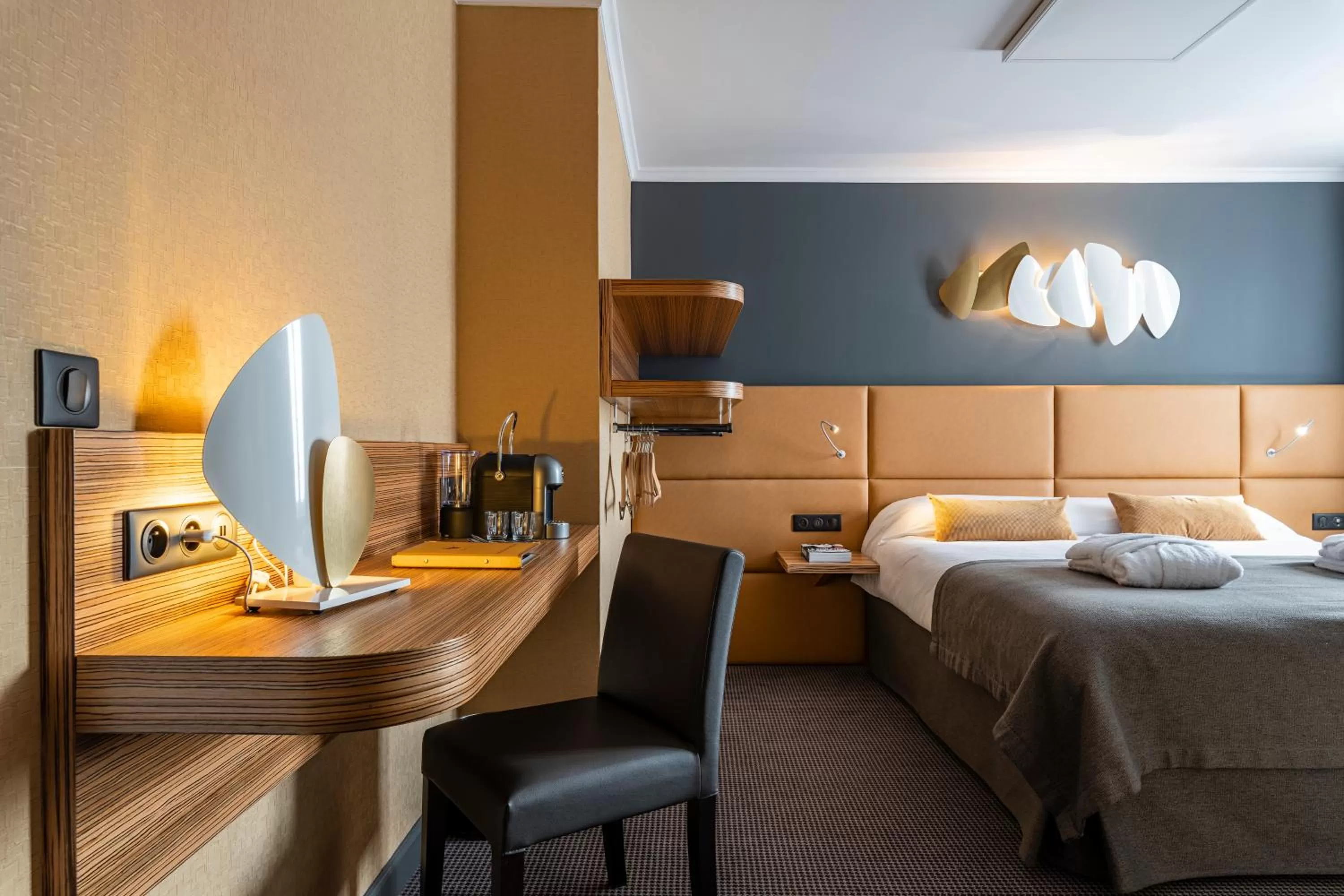 Coffee/tea facilities, Bed in Hotel Residence Europe & Spa