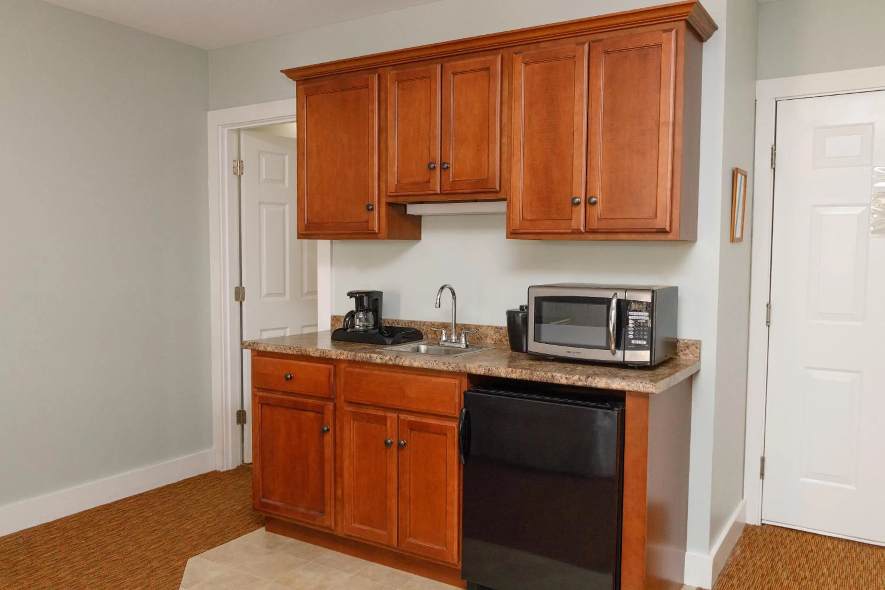 Kitchen or kitchenette in Admiral's Inn Resort