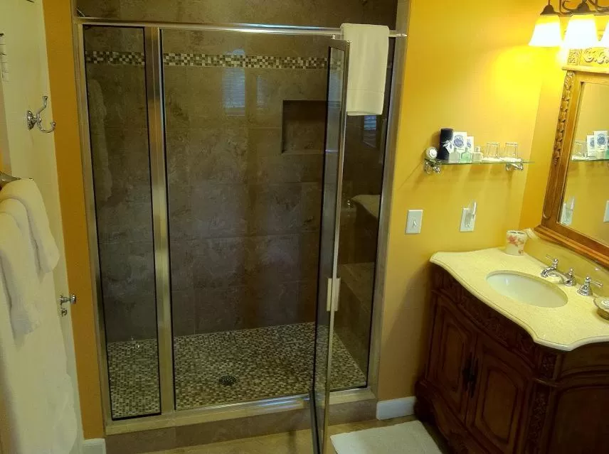 Bathroom in Brookside Mountain Mist Inn