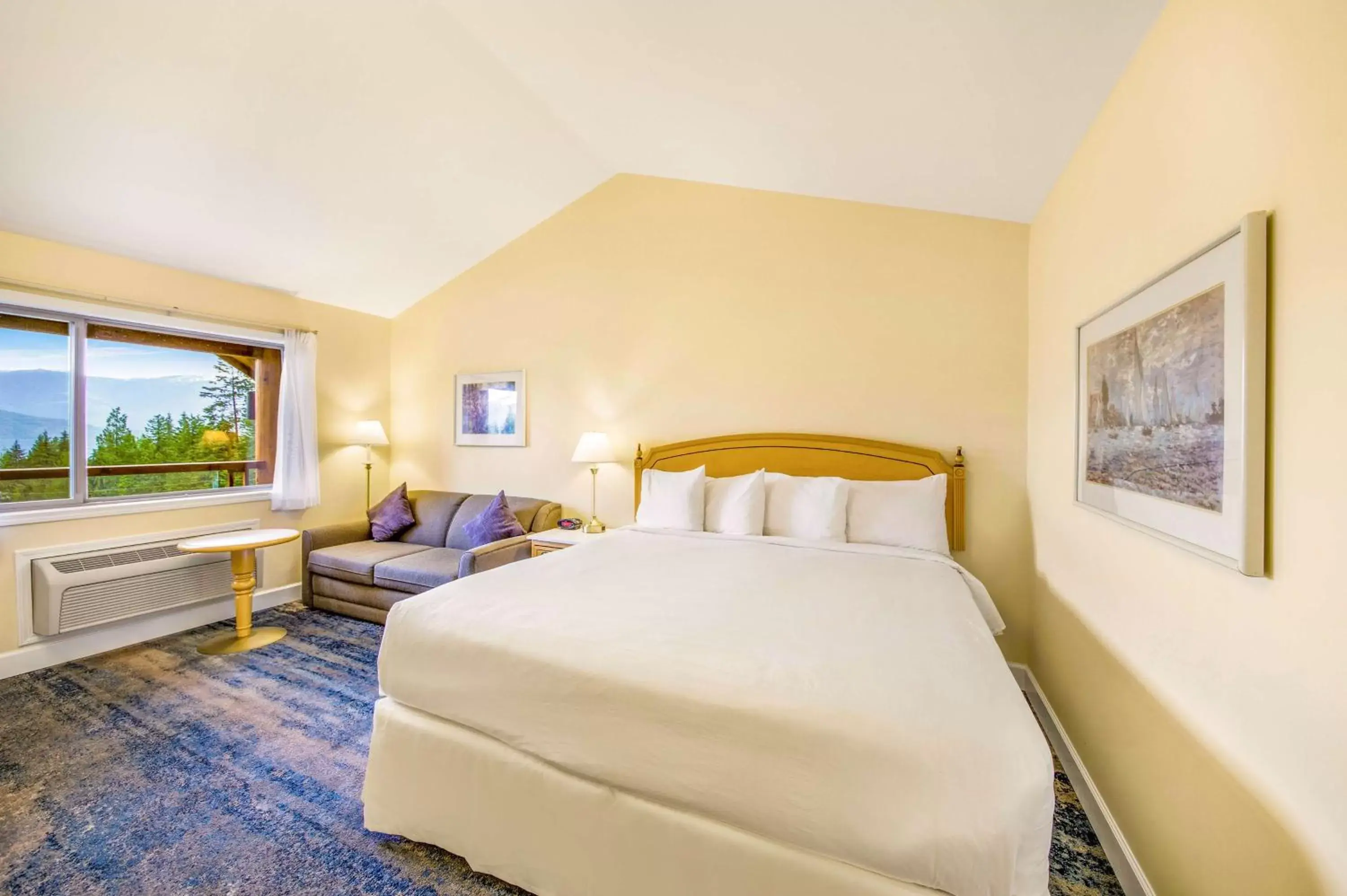 King Room with Lake View - Sofa Bed/Non-Smoking in Kootenay Lakeview Resort BW Signature Collection King Room with Lake View - Sofa Bed/Non-Smoking in Kootenay Lakeview Resort BW Signature Collection