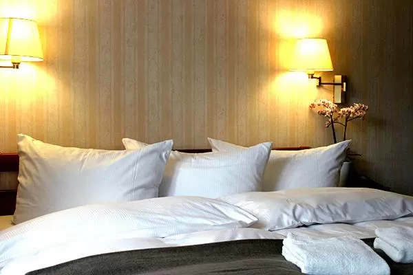 Bed in Hotel Doberaner Hof