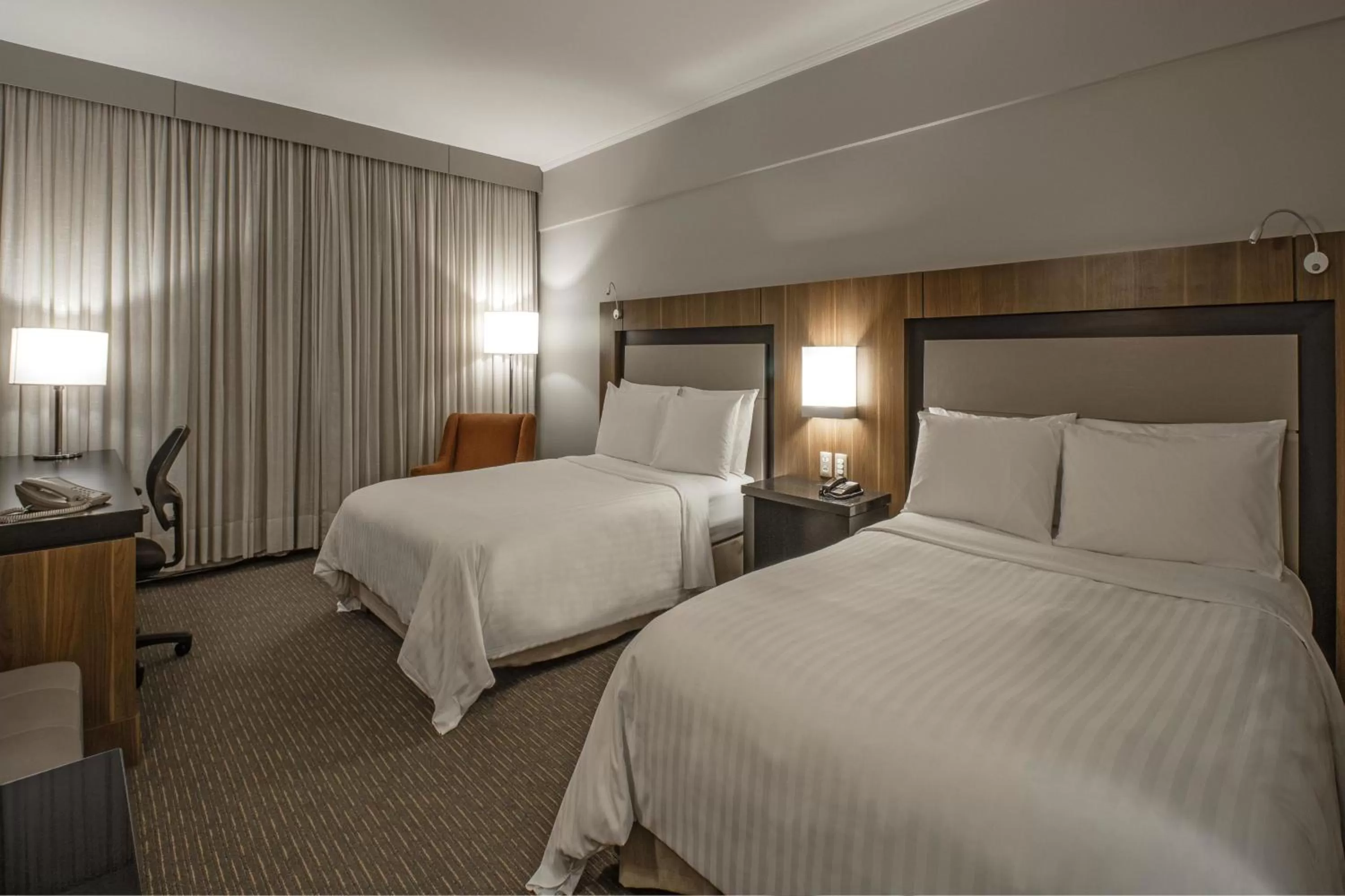 Photo of the whole room, Bed in Marriott São Paulo Airport Hotel