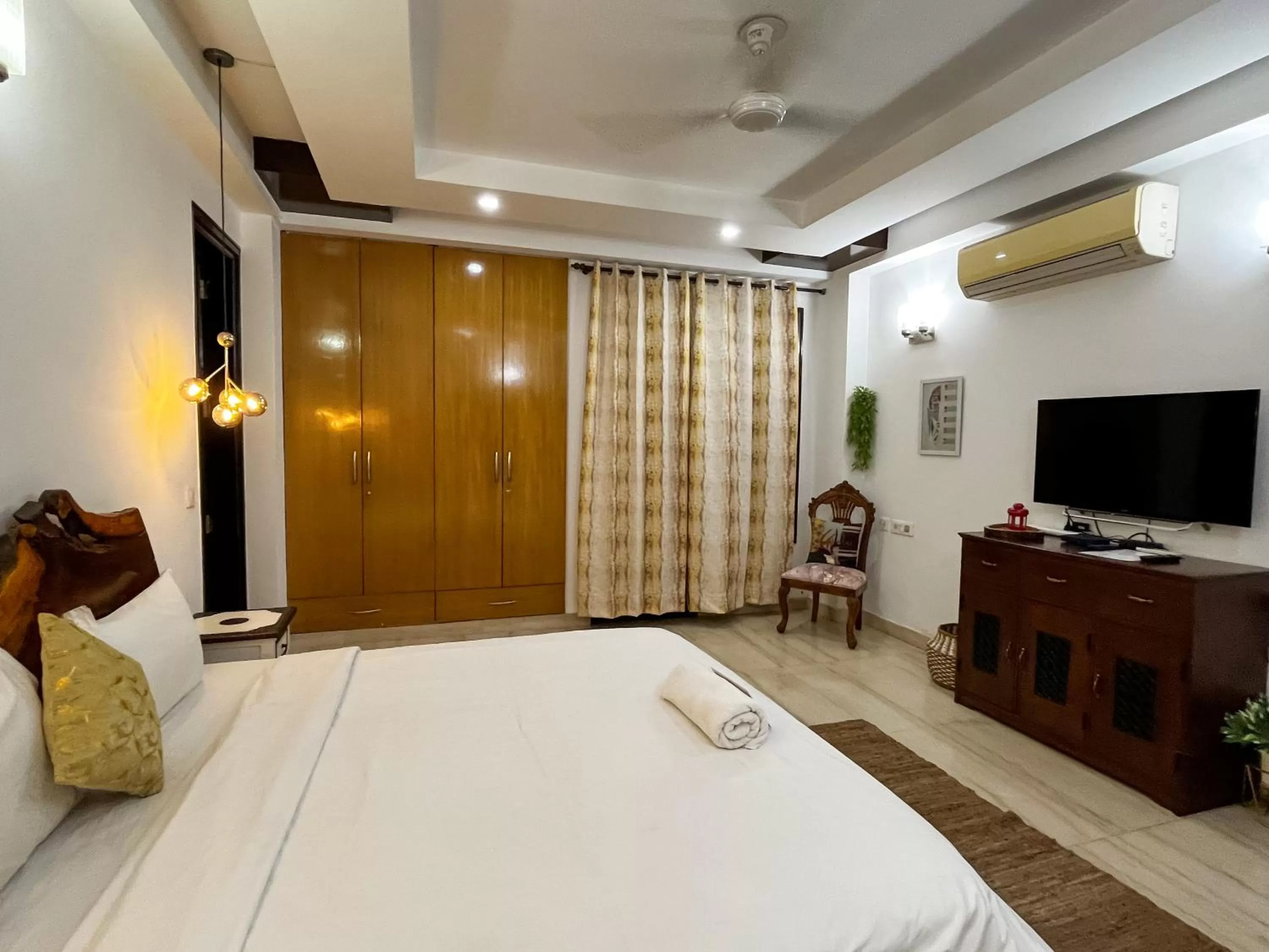 Bed in Avatar Living @Safdarjung Enclave