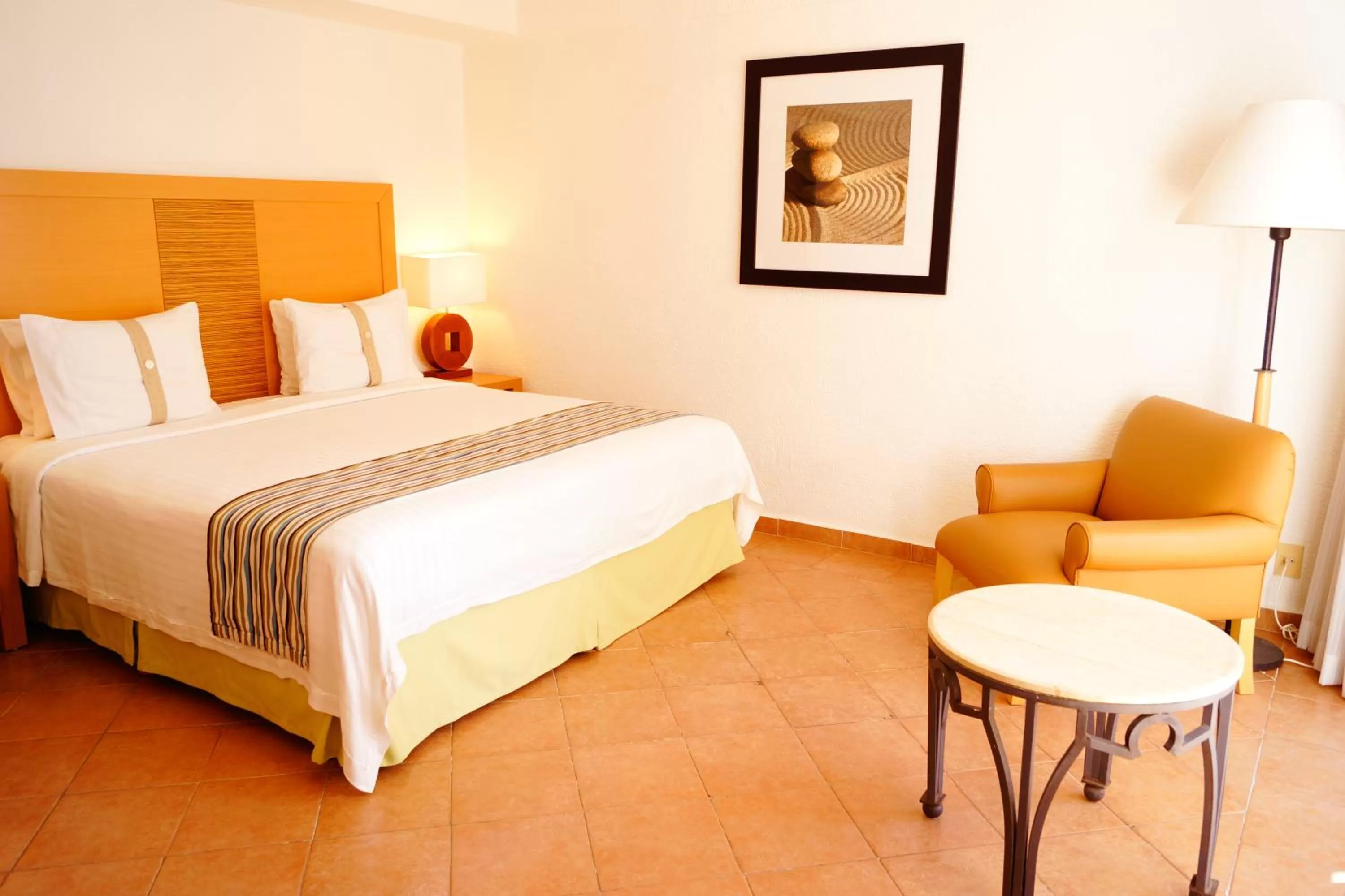 Bed in Holiday Inn Resort Acapulco, an IHG Hotel