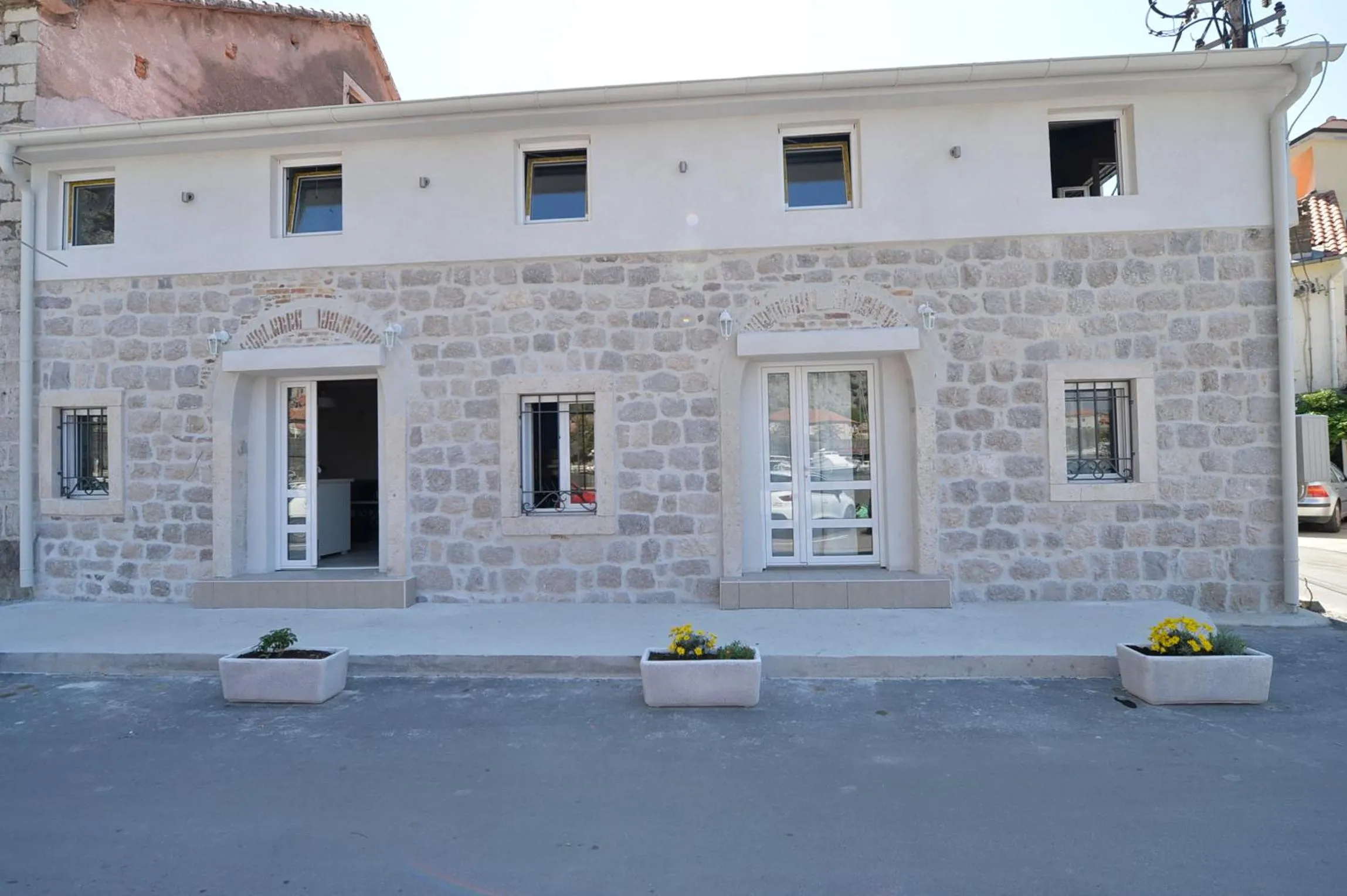 Property building in Hostel Pupa