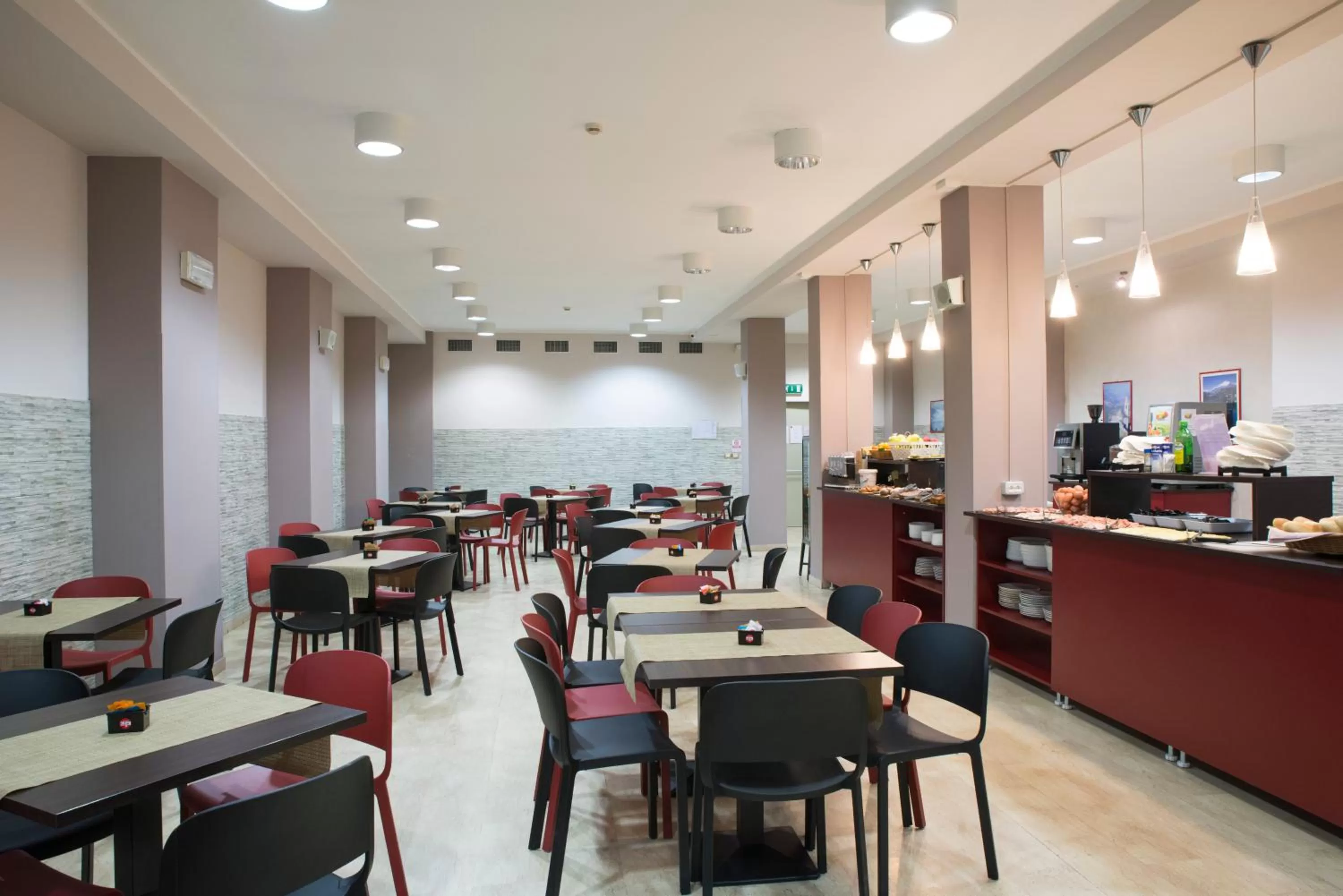 Lounge or bar in Hotel Miramonti