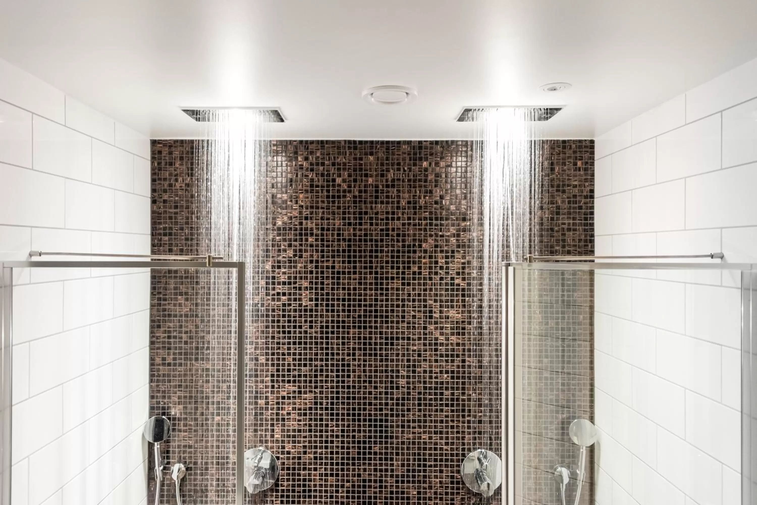 Shower in Comfort Hotel Linköping City