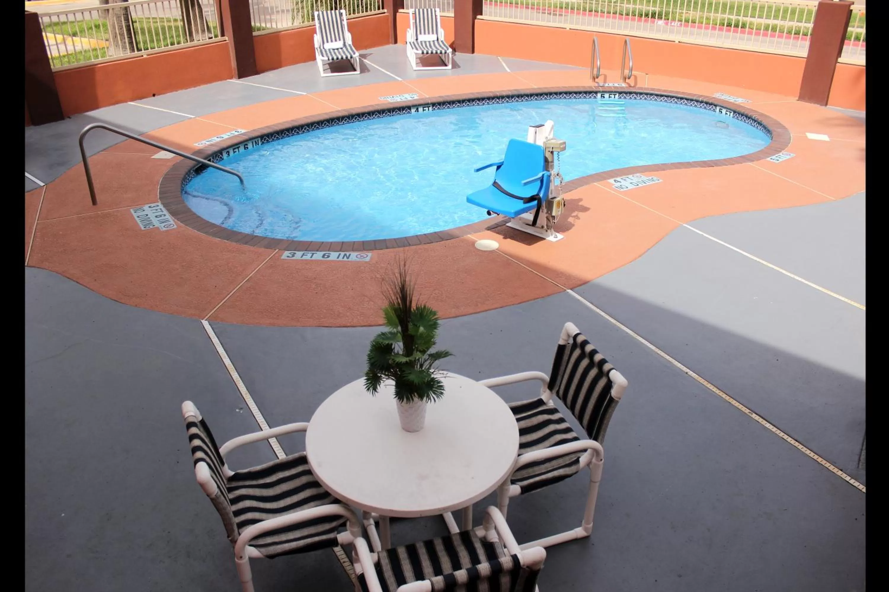 Swimming pool in Texas Inn & Suites McAllen at La Plaza Mall and Airport