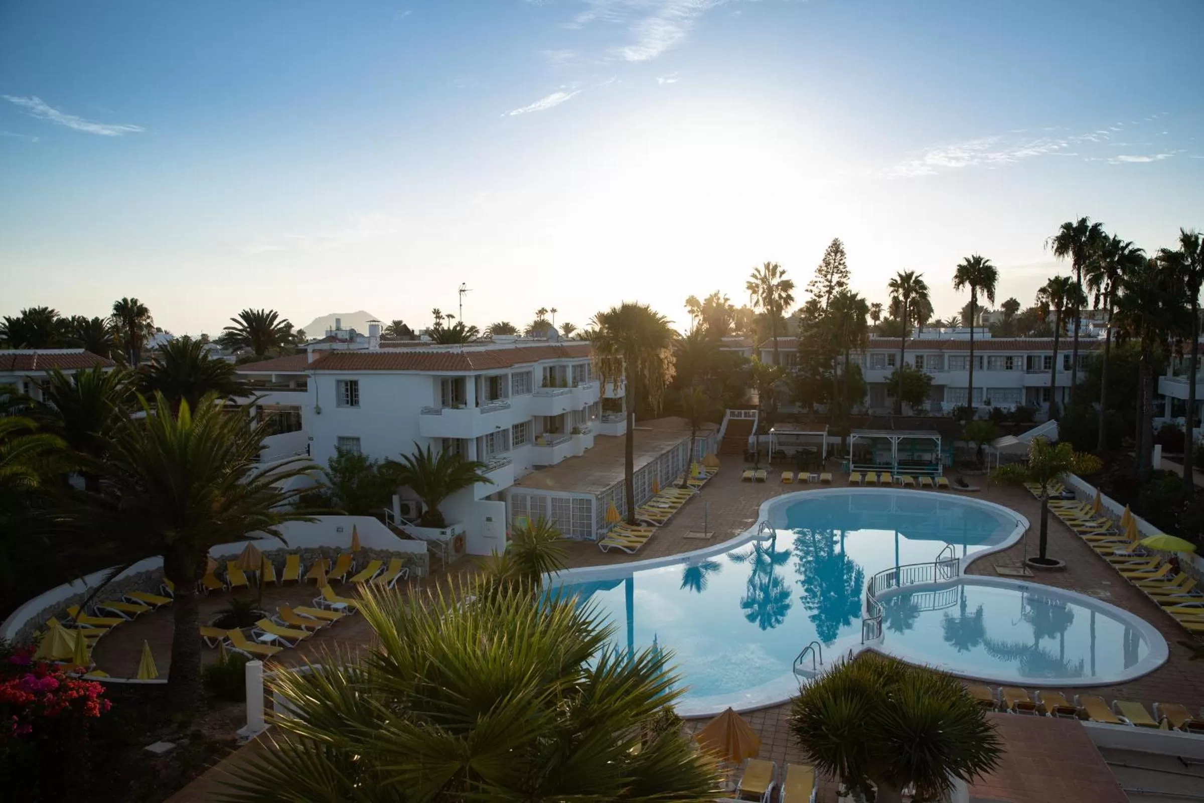 Pool view in Fuentepark Apartments