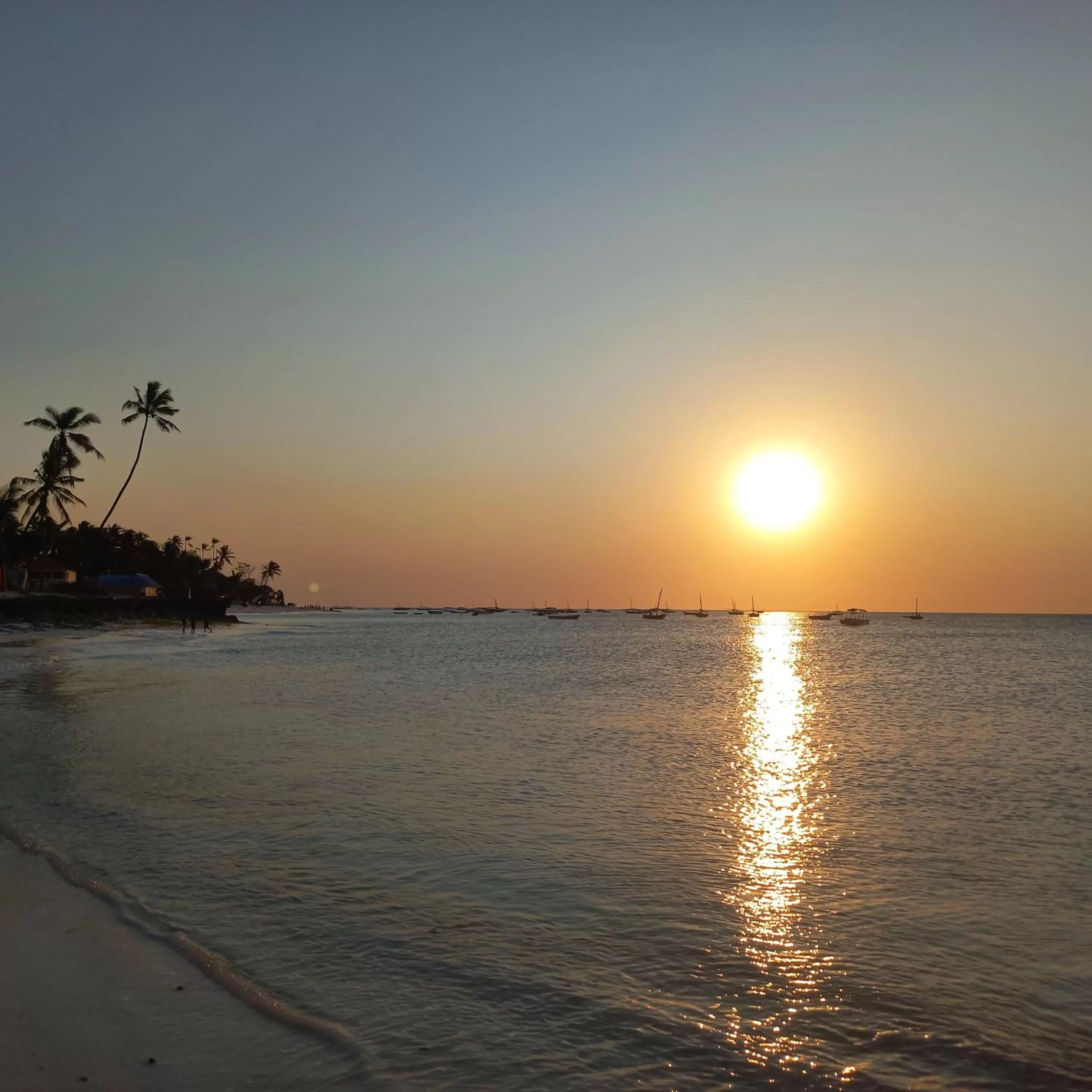 Beach, Sunrise/Sunset in MaNa Nungwi