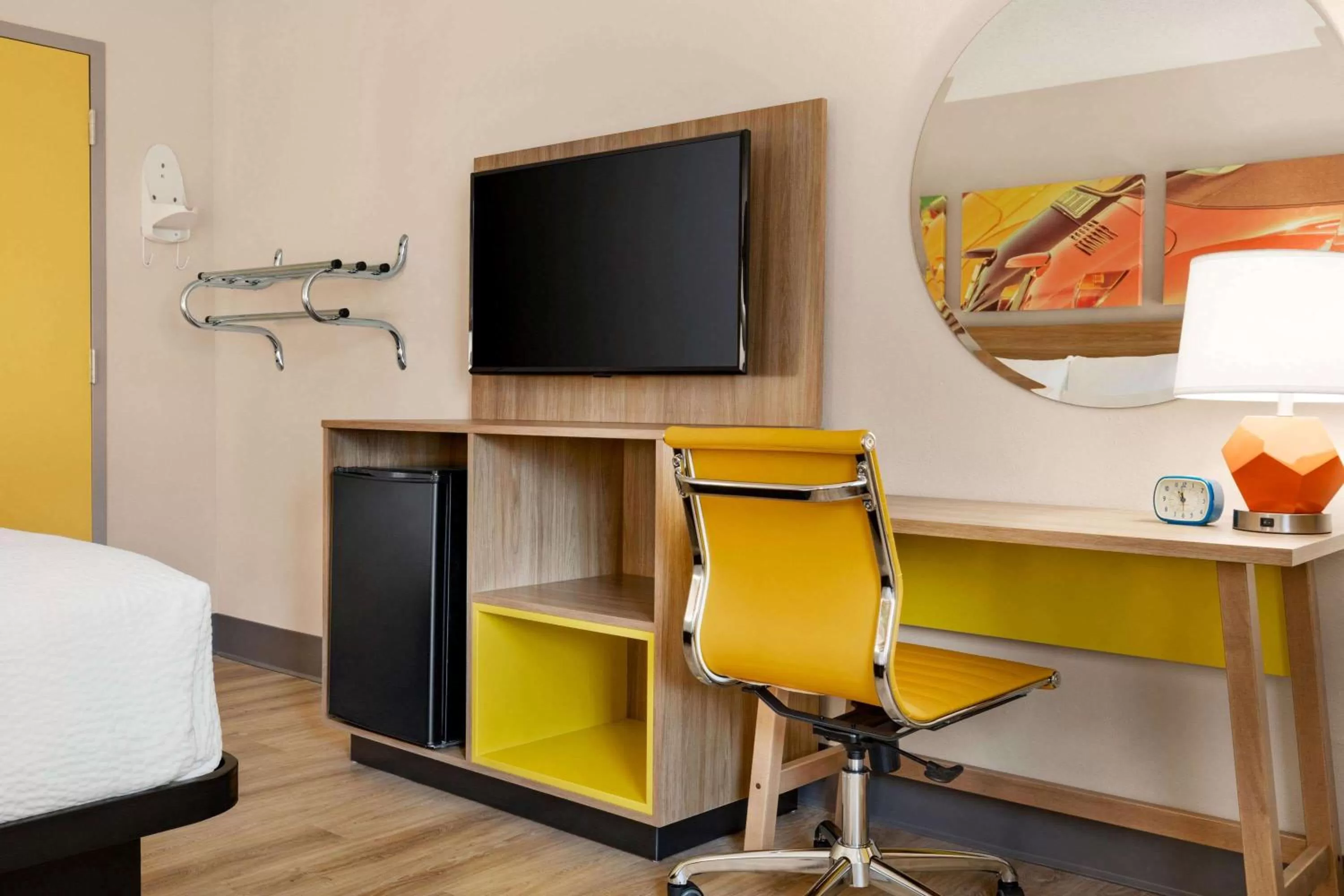 Photo of the whole room, Bed in Hotel Bo, a Days Inn by Wyndham Chattanooga Downtown