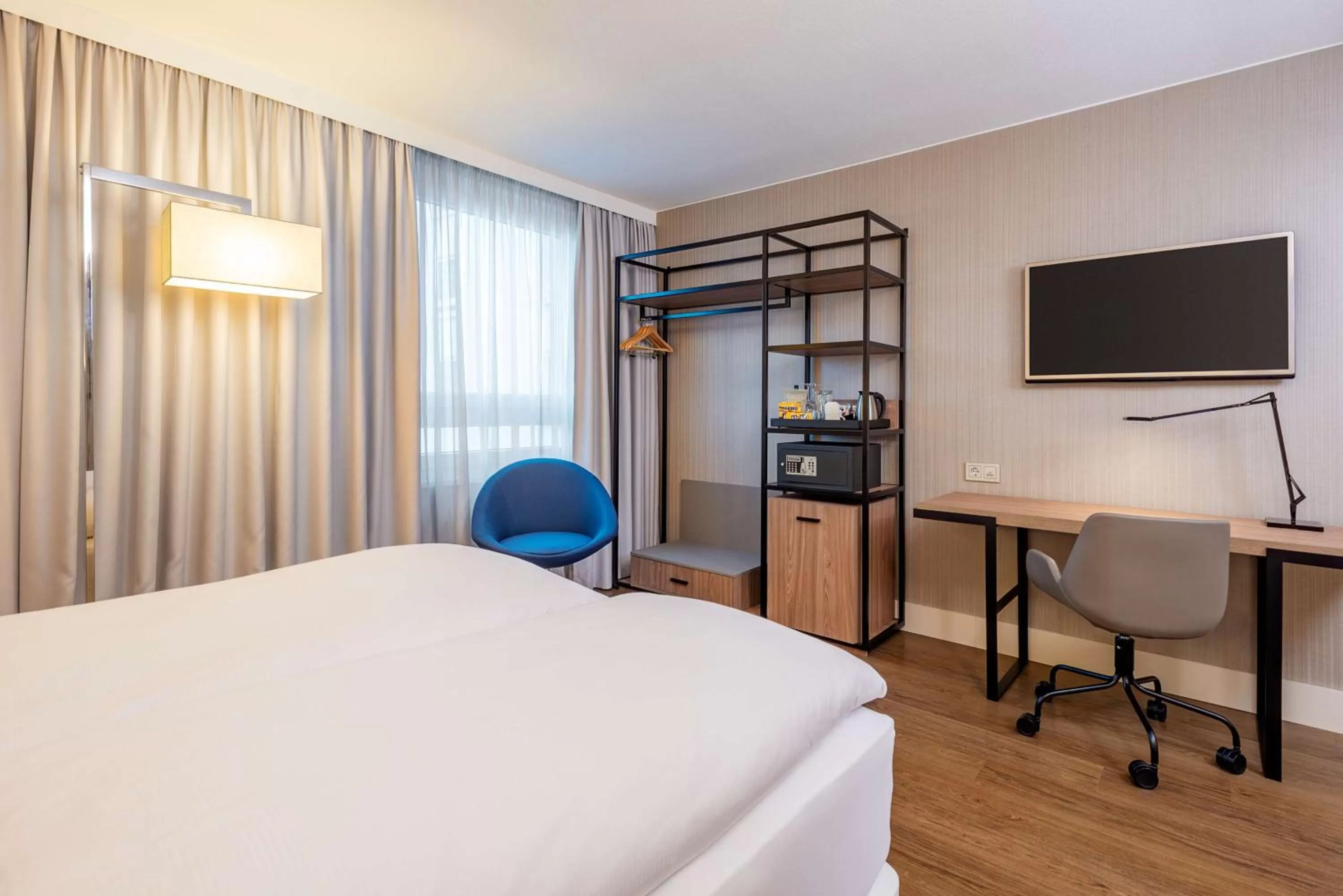 Standard Double or Twin XL Room Free Parking Promo in NH Hamburg Altona