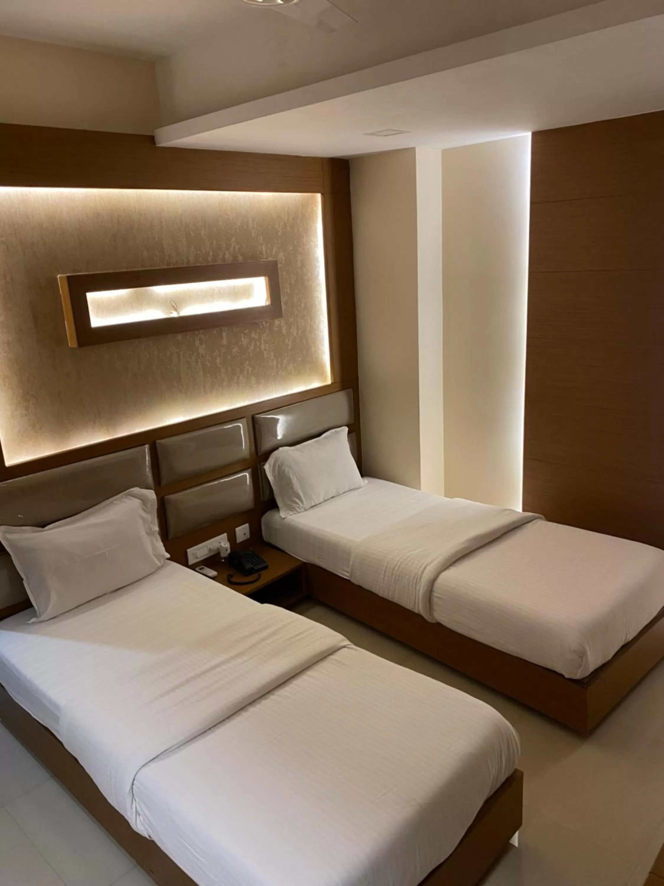 Bed in Greens Suite - Business Class Hotel - Opposite Ripon Building