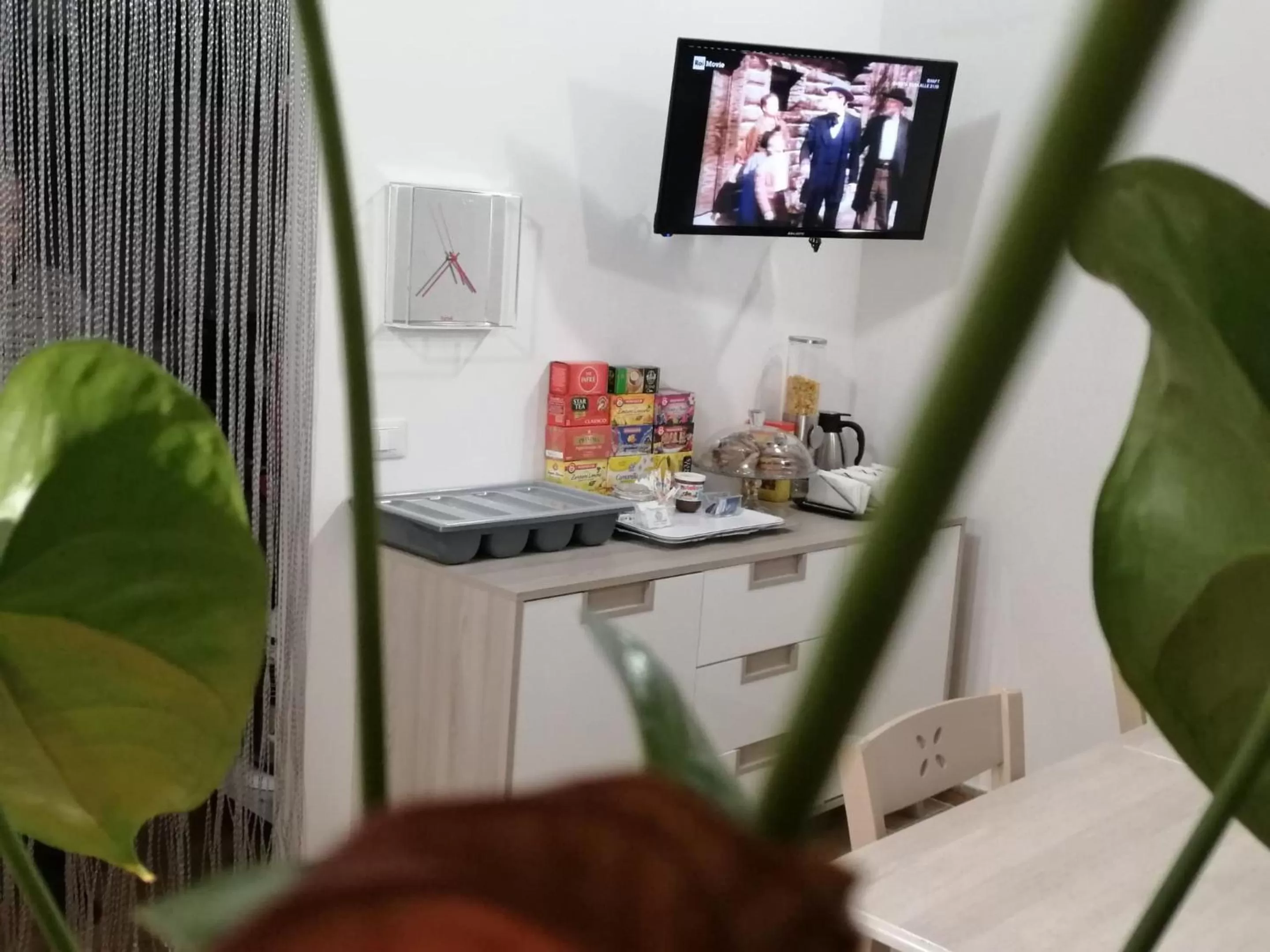 Communal lounge/ TV room in Opera Boutique Rooms