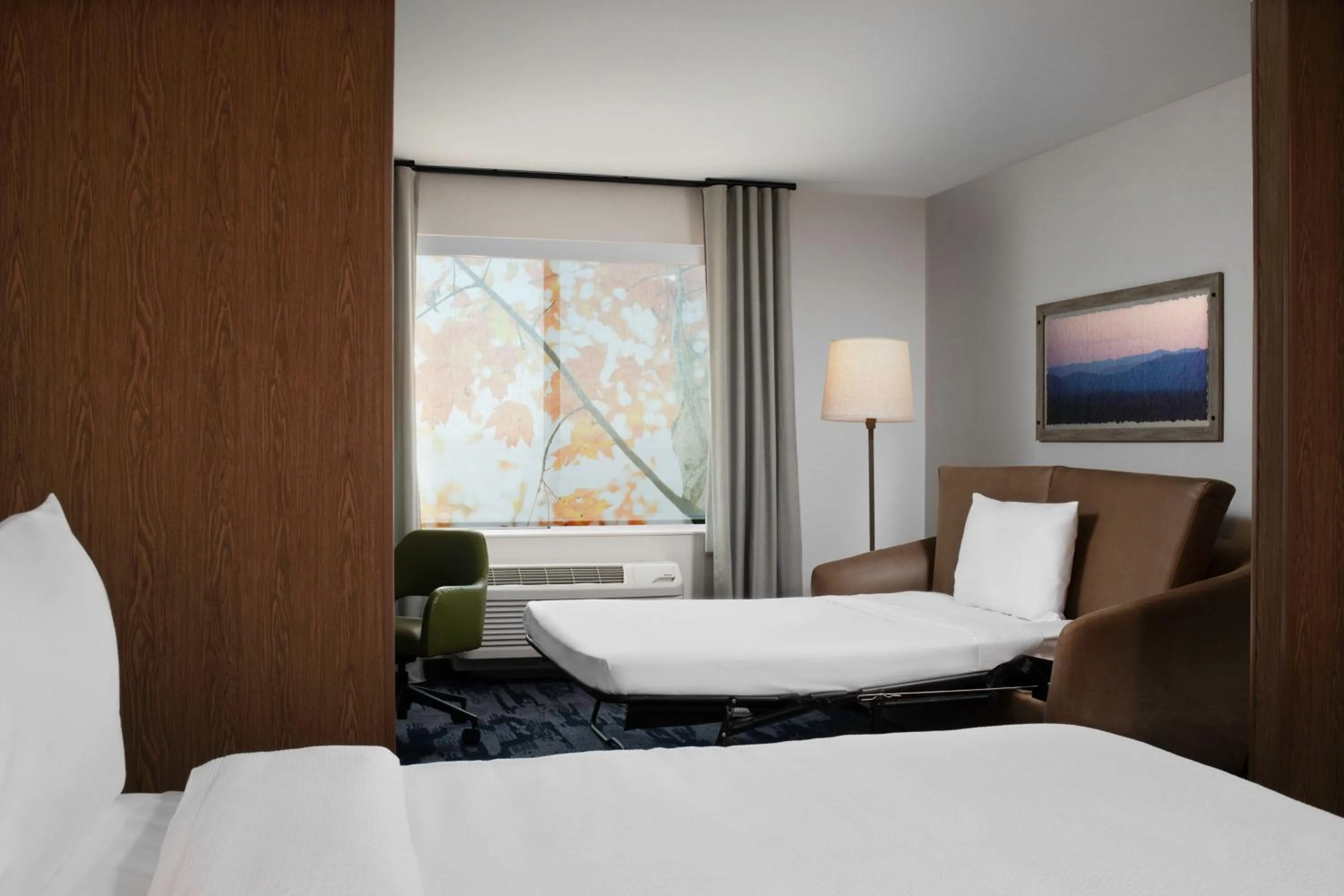 Photo of the whole room, Bed in Fairfield by Marriott Inn & Suites Chino