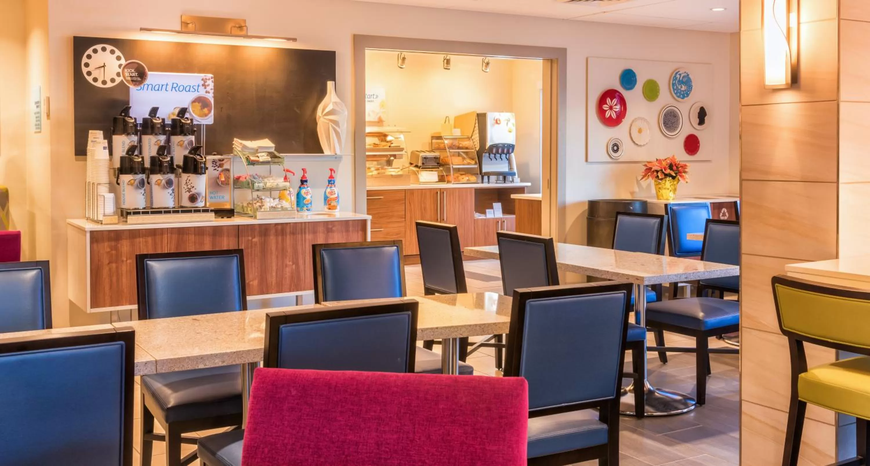 Breakfast in Holiday Inn Express Charleston US Highway 17 & I-526 by IHG