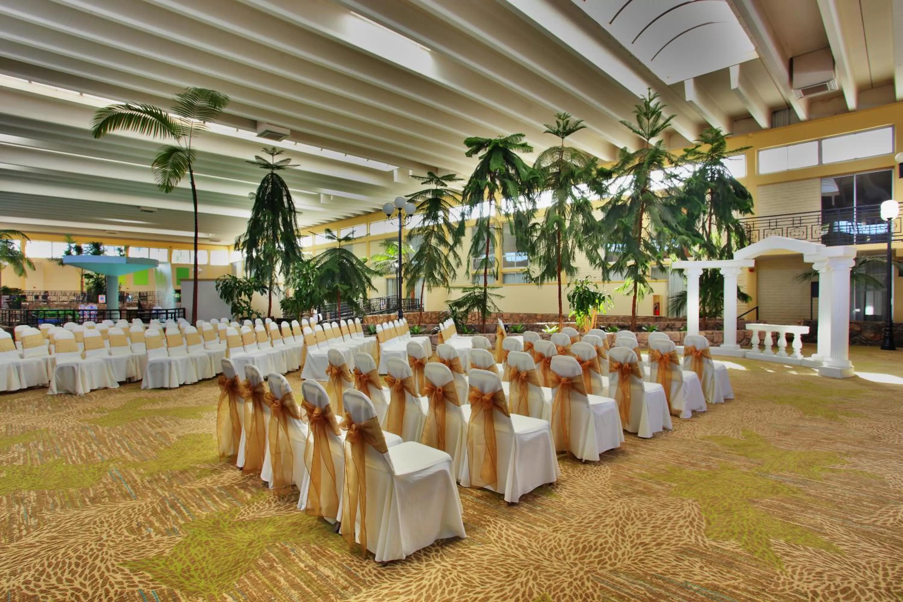Balcony/Terrace in Wyndham Garden Fresno Yosemite Airport