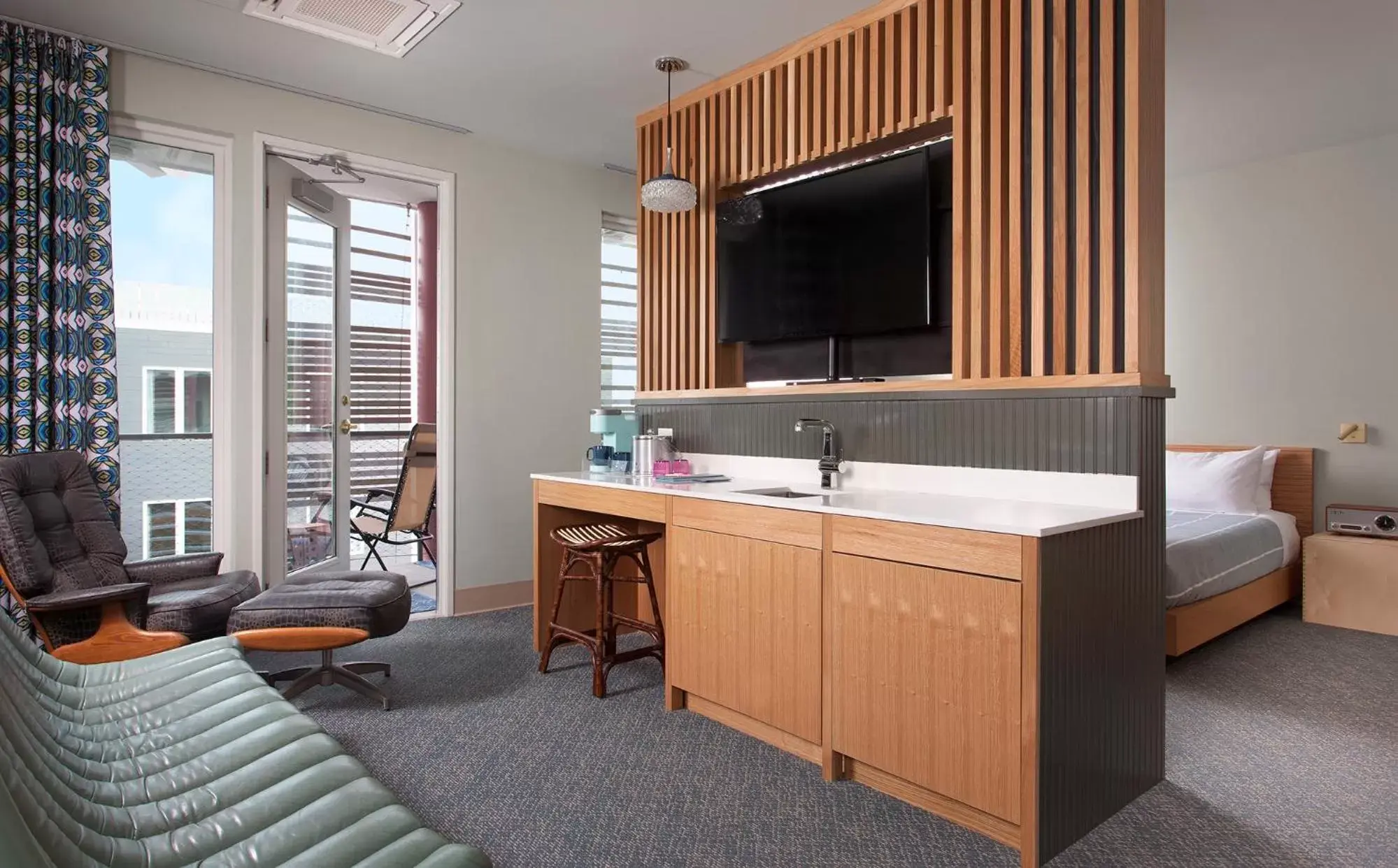 Poolside King Suite with Patio/Balcony in East Austin Hotel Poolside King Suite with Patio/Balcony in East Austin Hotel