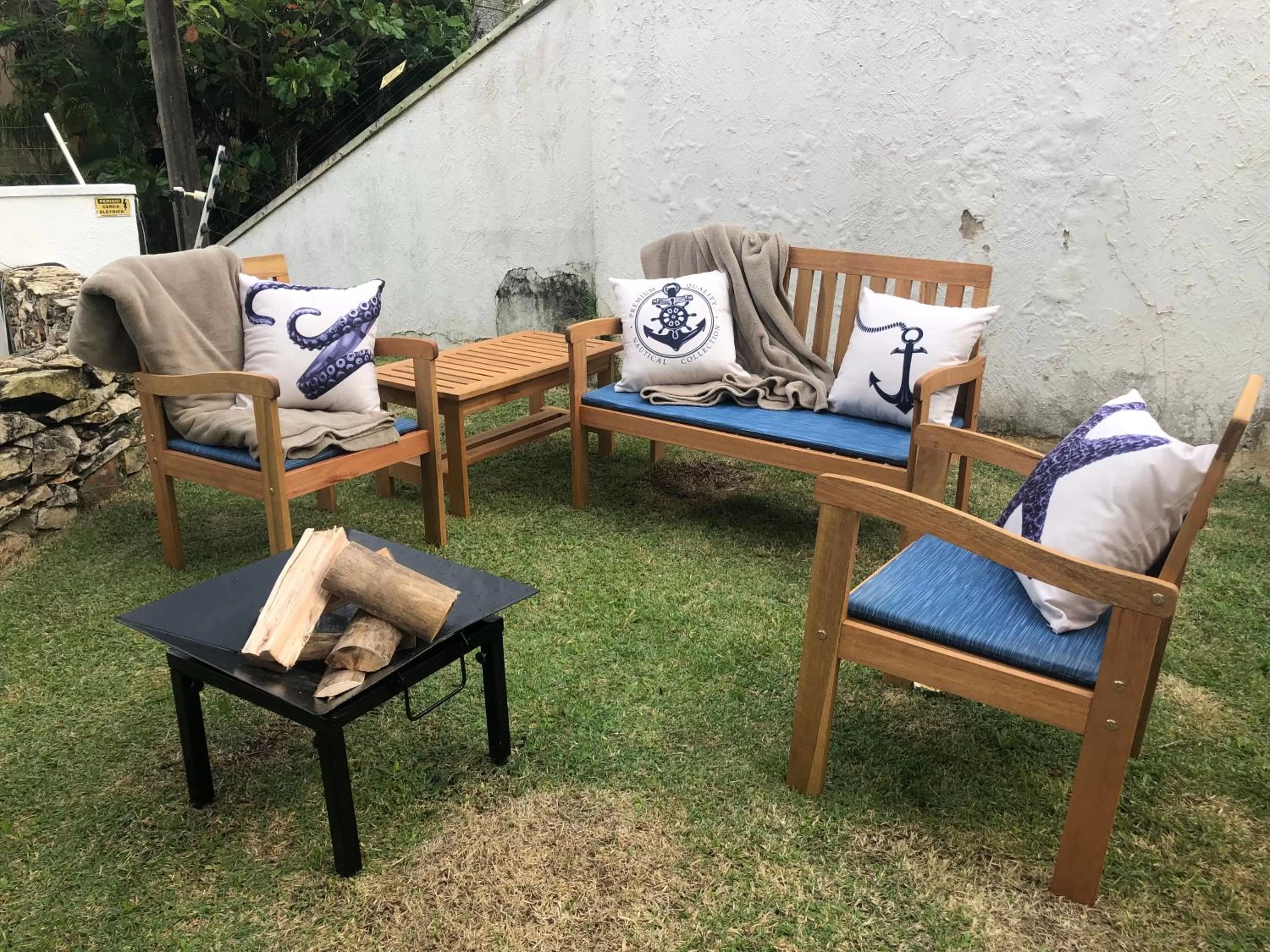 Garden, Seating Area in Guest House Guarujá