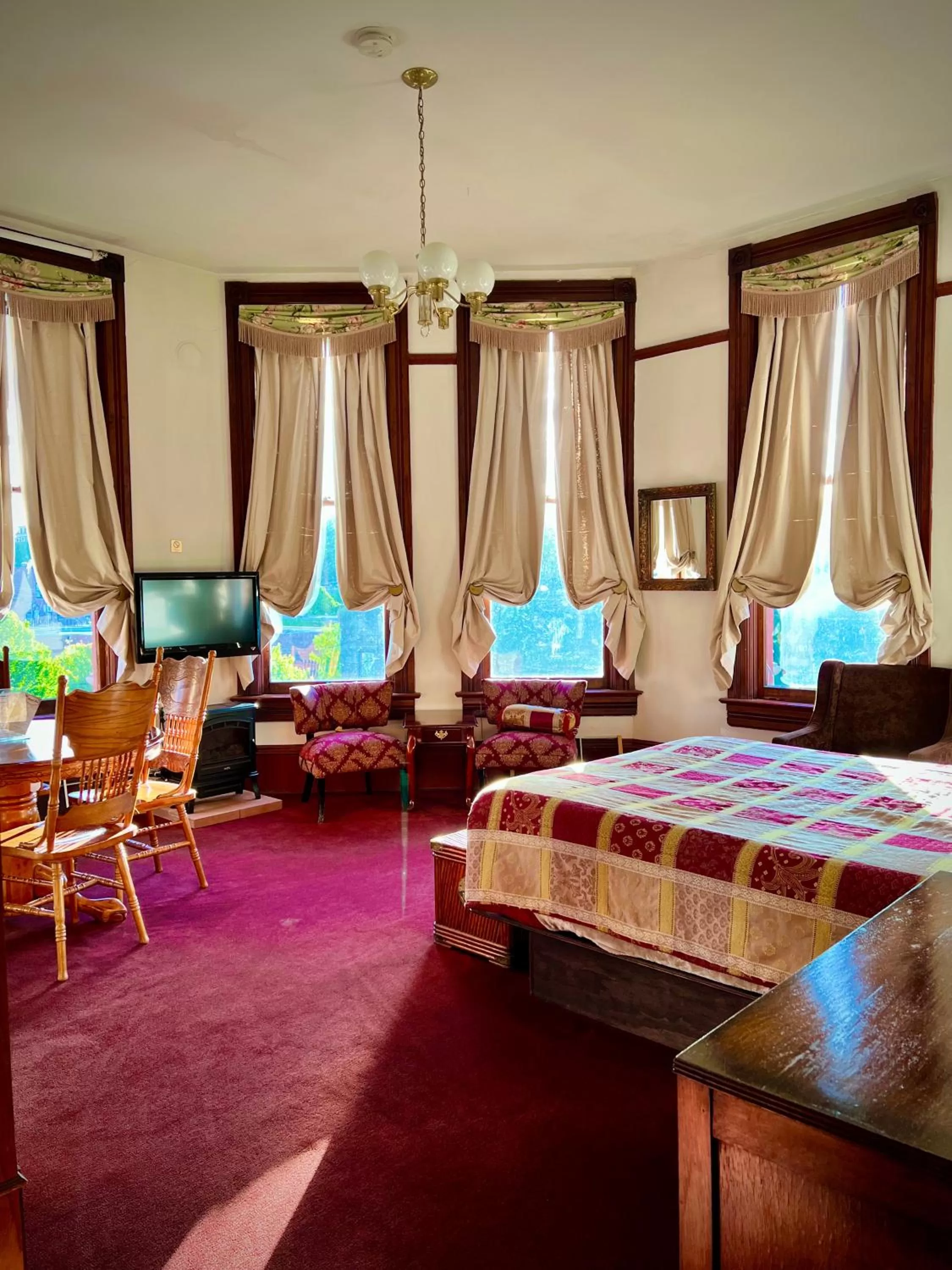 Bed in The Monarch Hotel