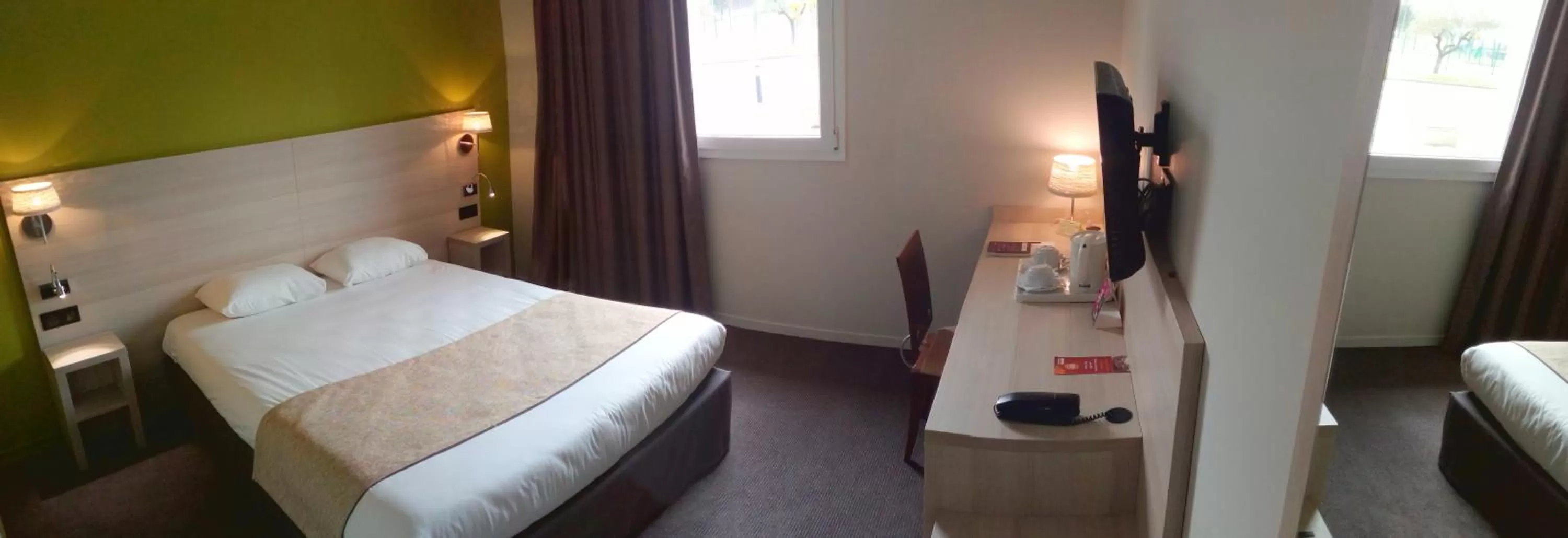 Photo of the whole room, Bed in The Originals City, Hôtel Les Bruyères, Dax Nord