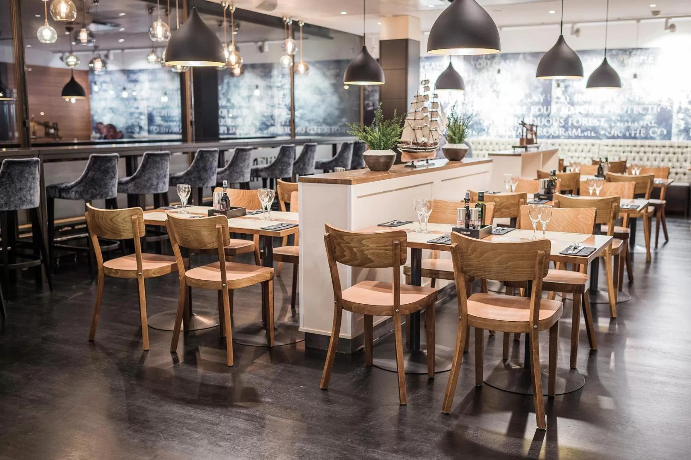 Restaurant/places to eat in Hotel Haaga Central Park