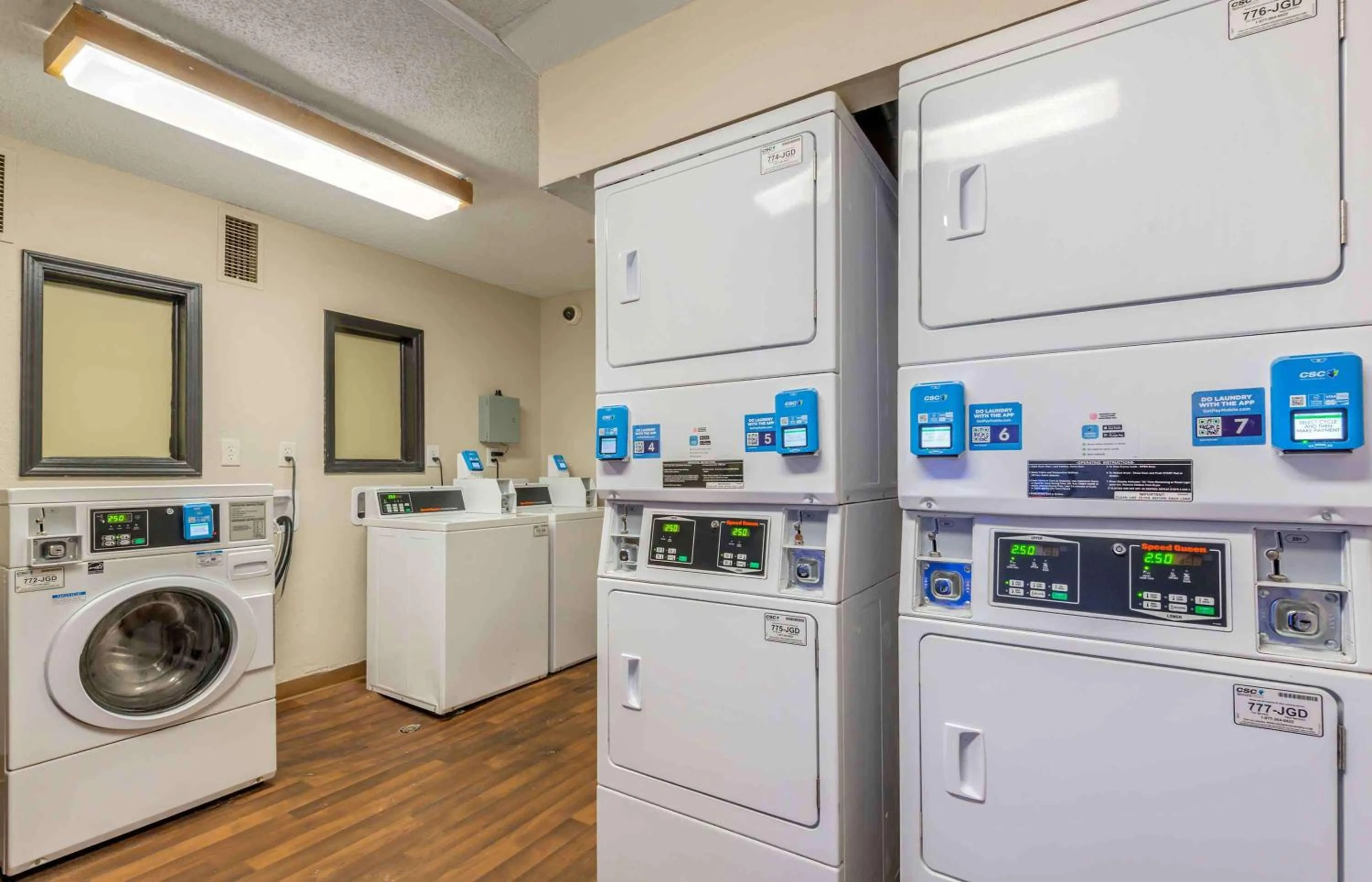 Property building in Studio 6 Suites Charlotte, NC - Tyvola Rd-Executive Park