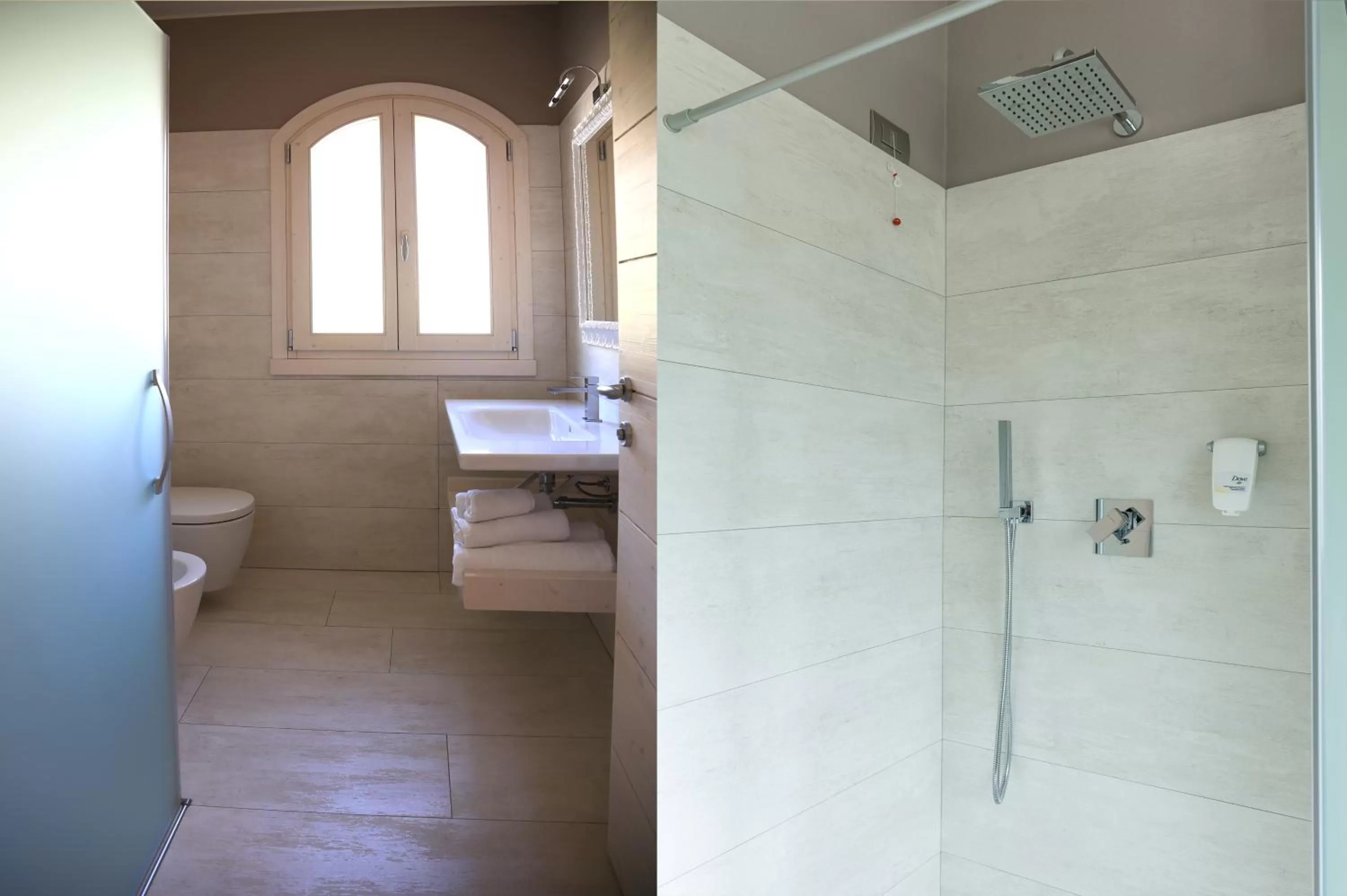 Shower in Bianco Hotel