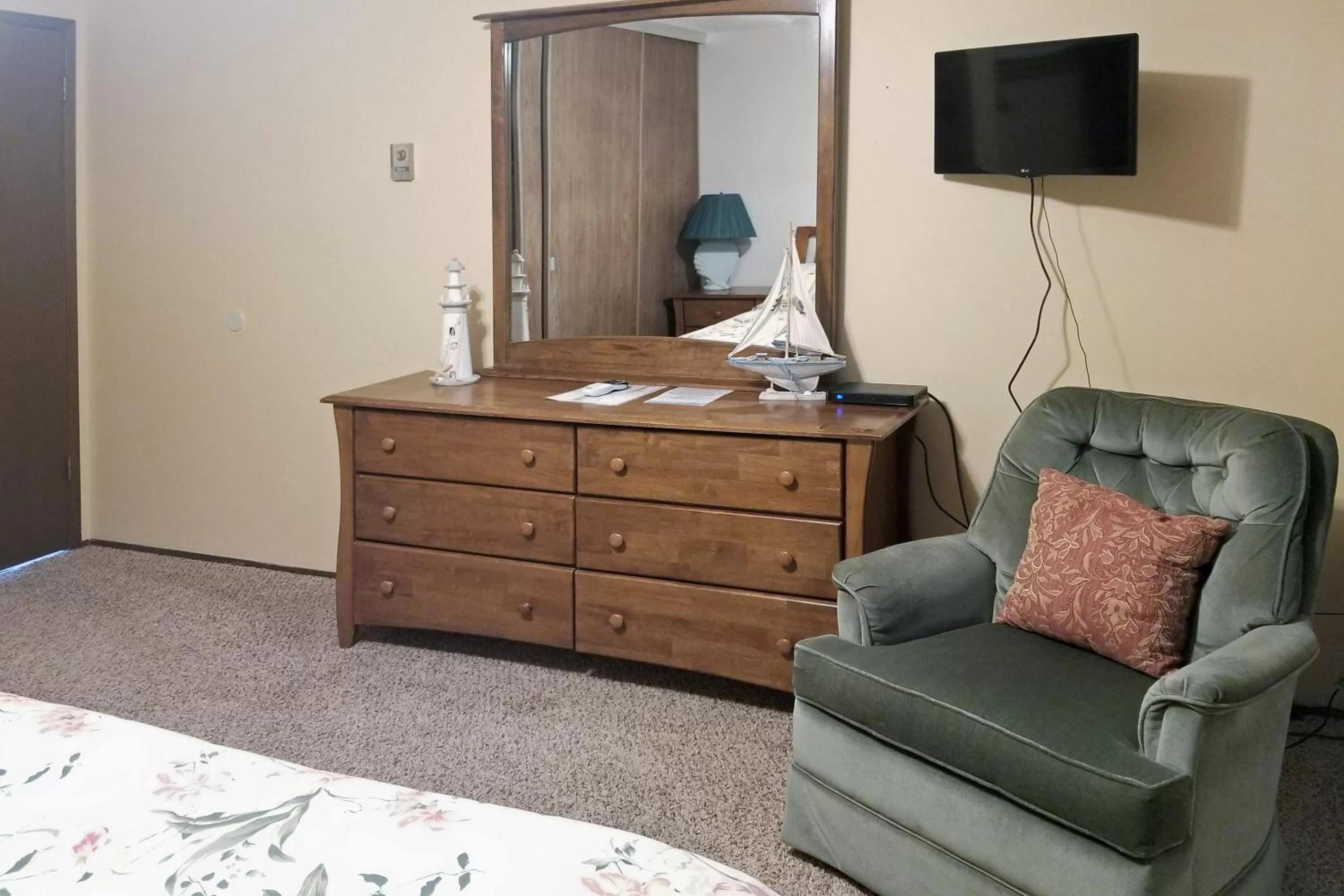 Bedroom, Seating Area in Ocean Terrace Condominiums