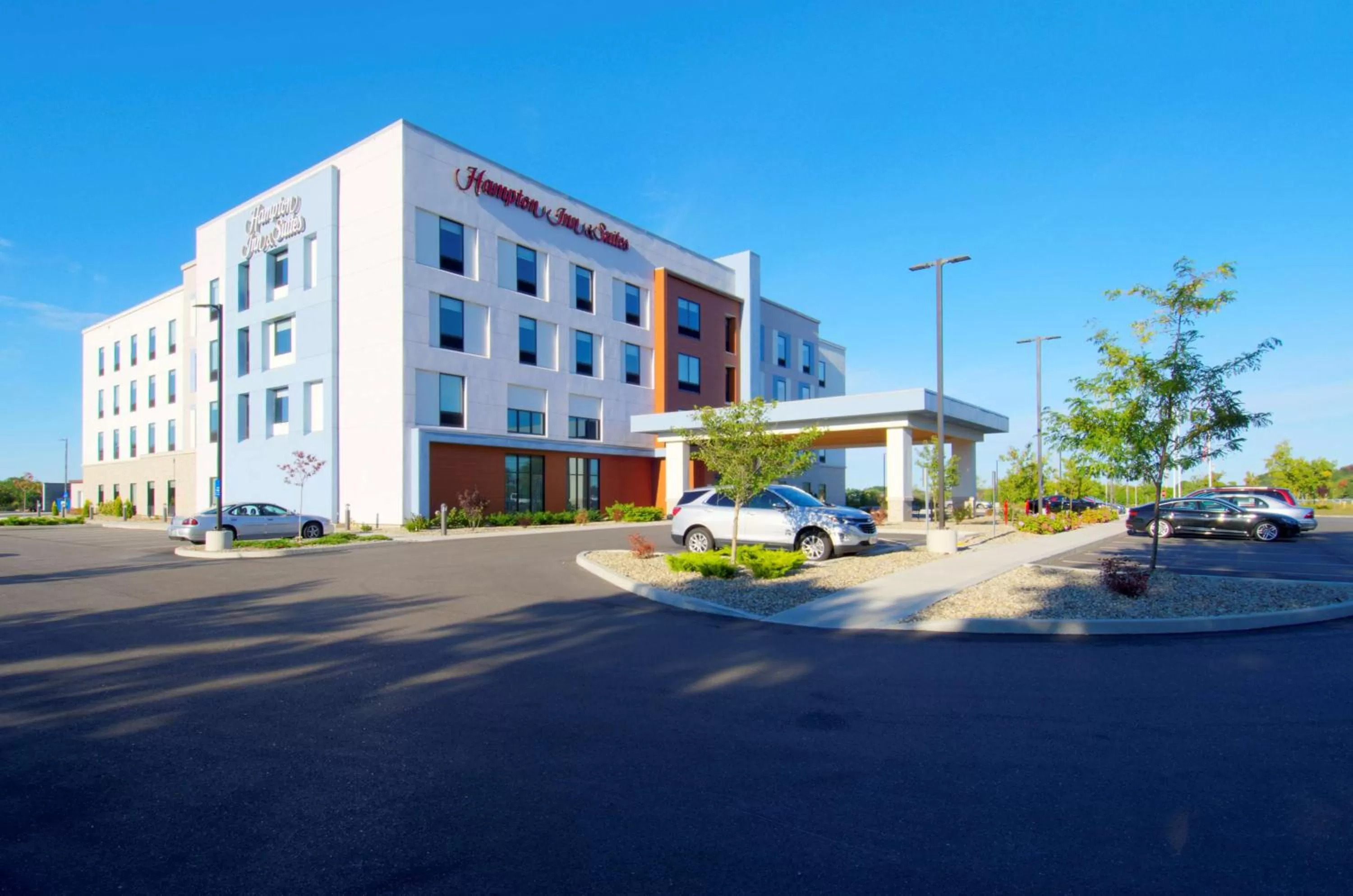 Property building in Hampton Inn & Suites Portland West