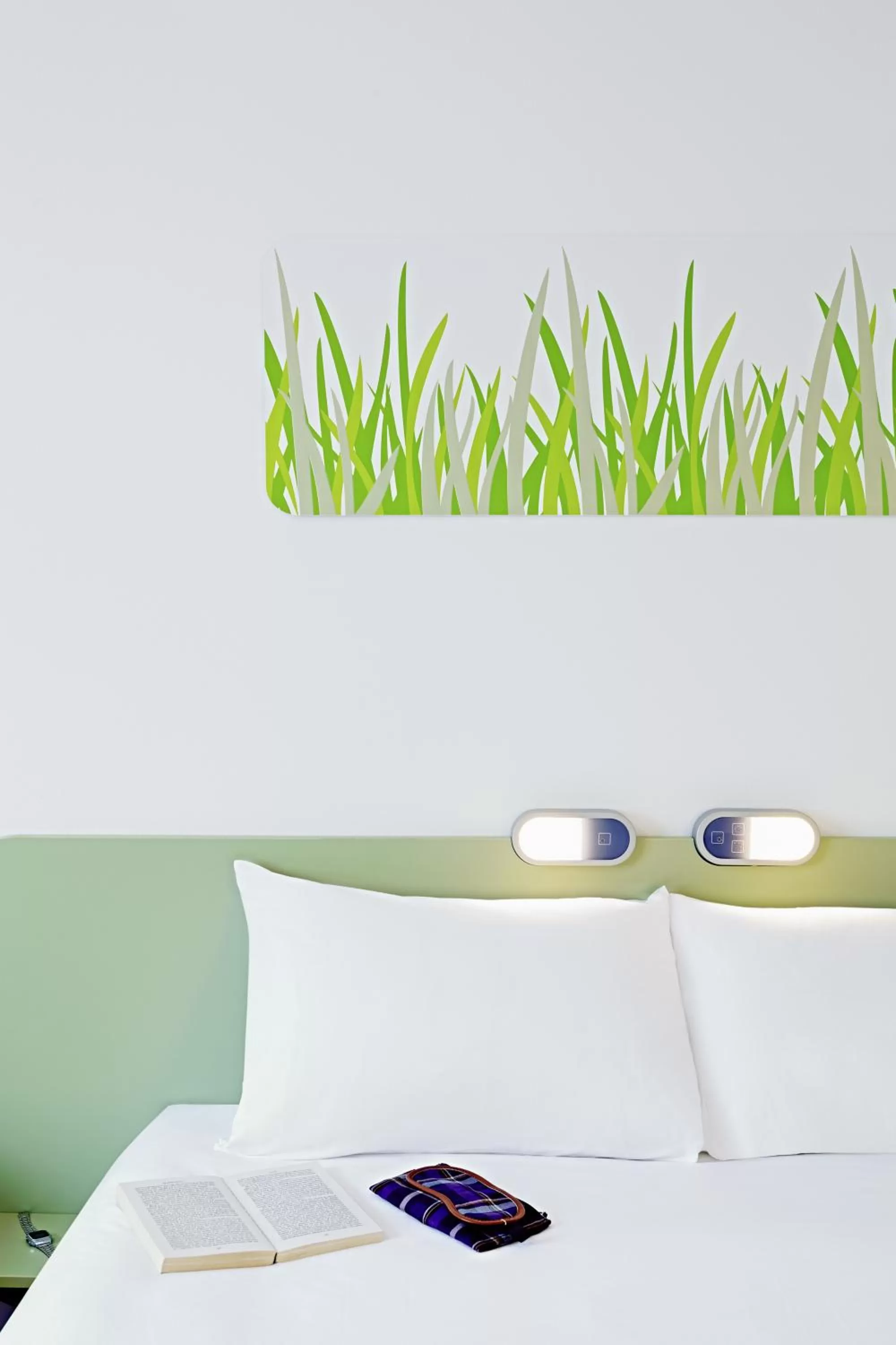 Staff in ibis budget Saint-Quentin Centre Gare