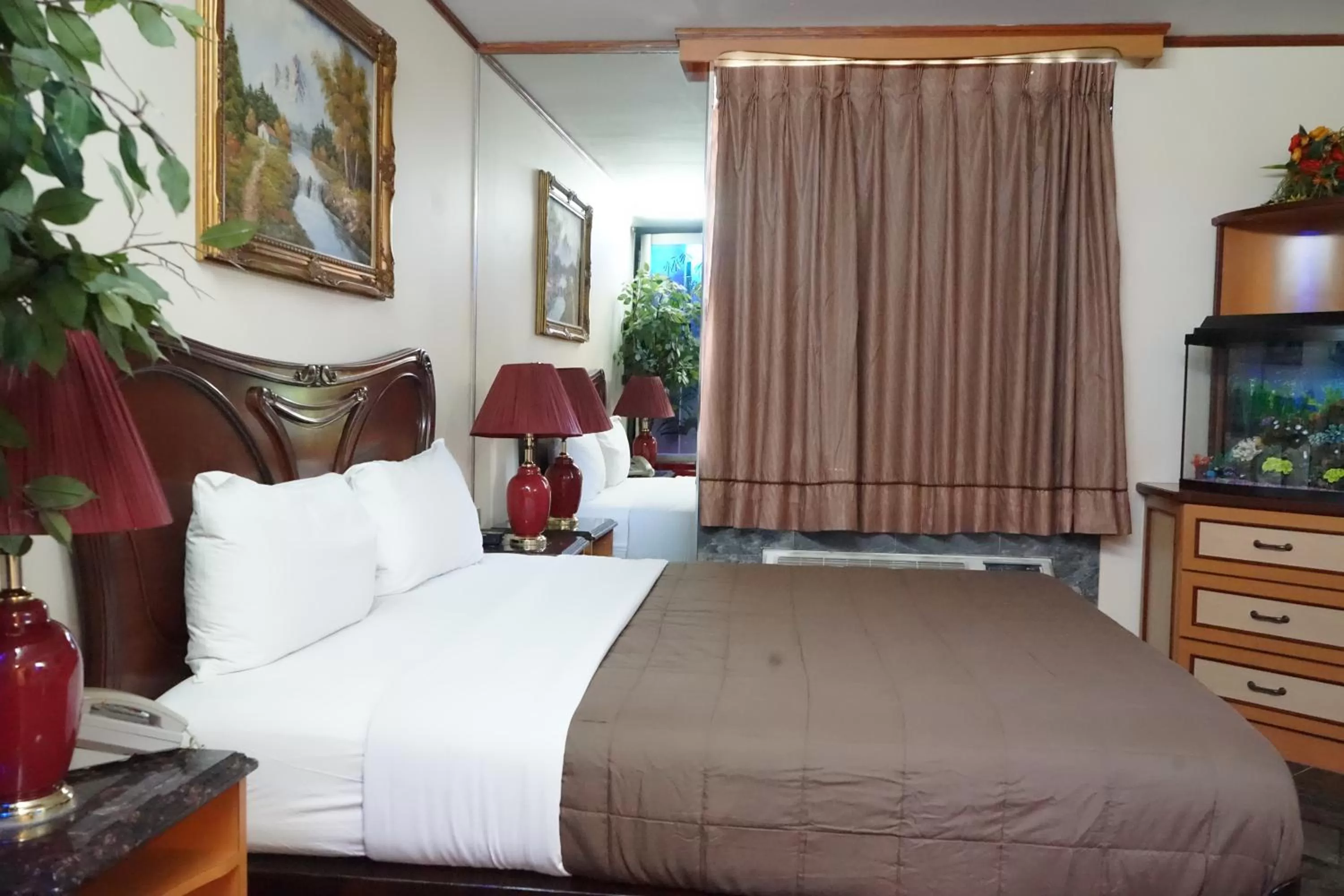 Bedroom, Bed in Paris Suites Hotel