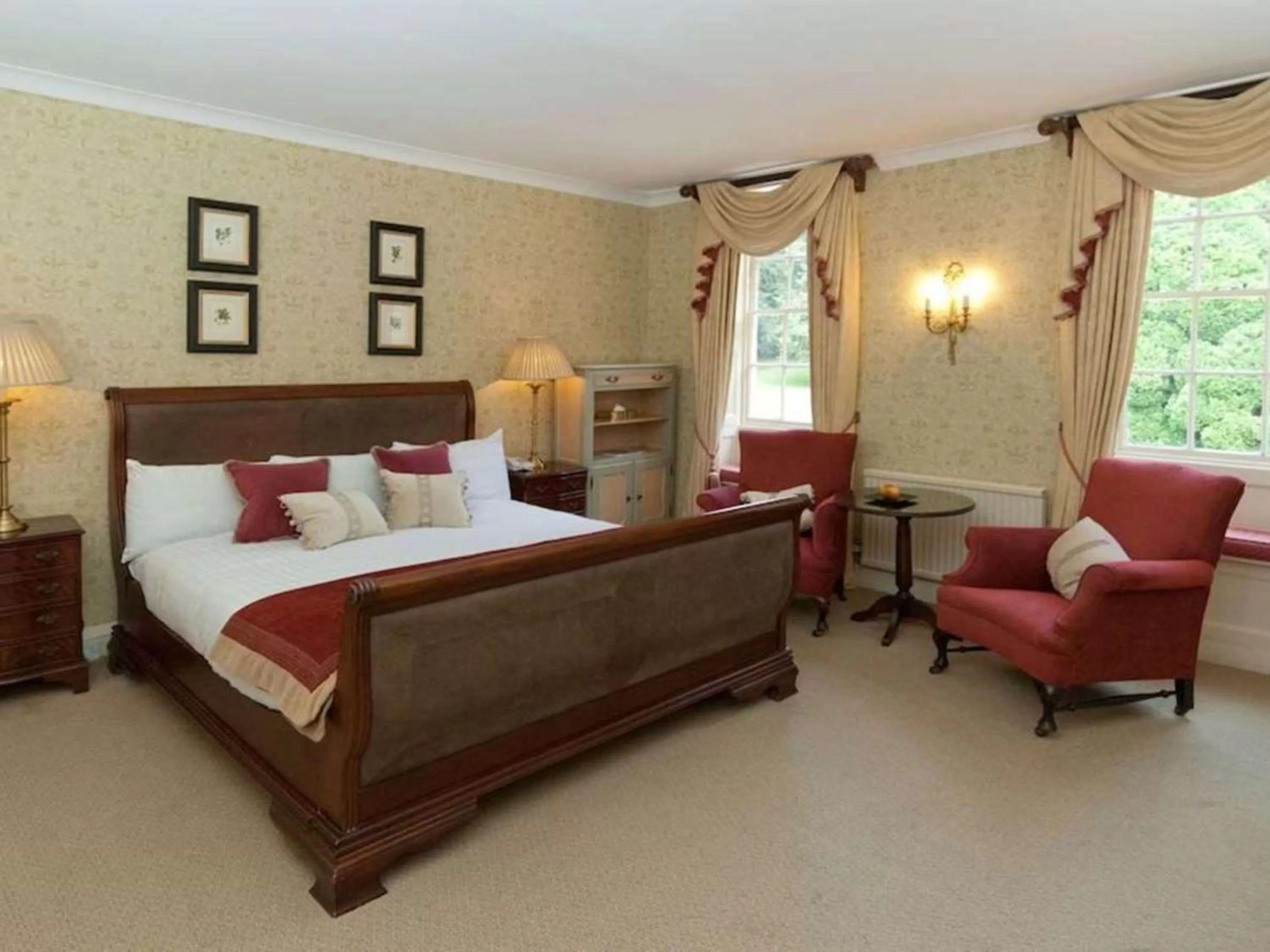 Photo of the whole room, Bed in Flitwick Manor Hotel