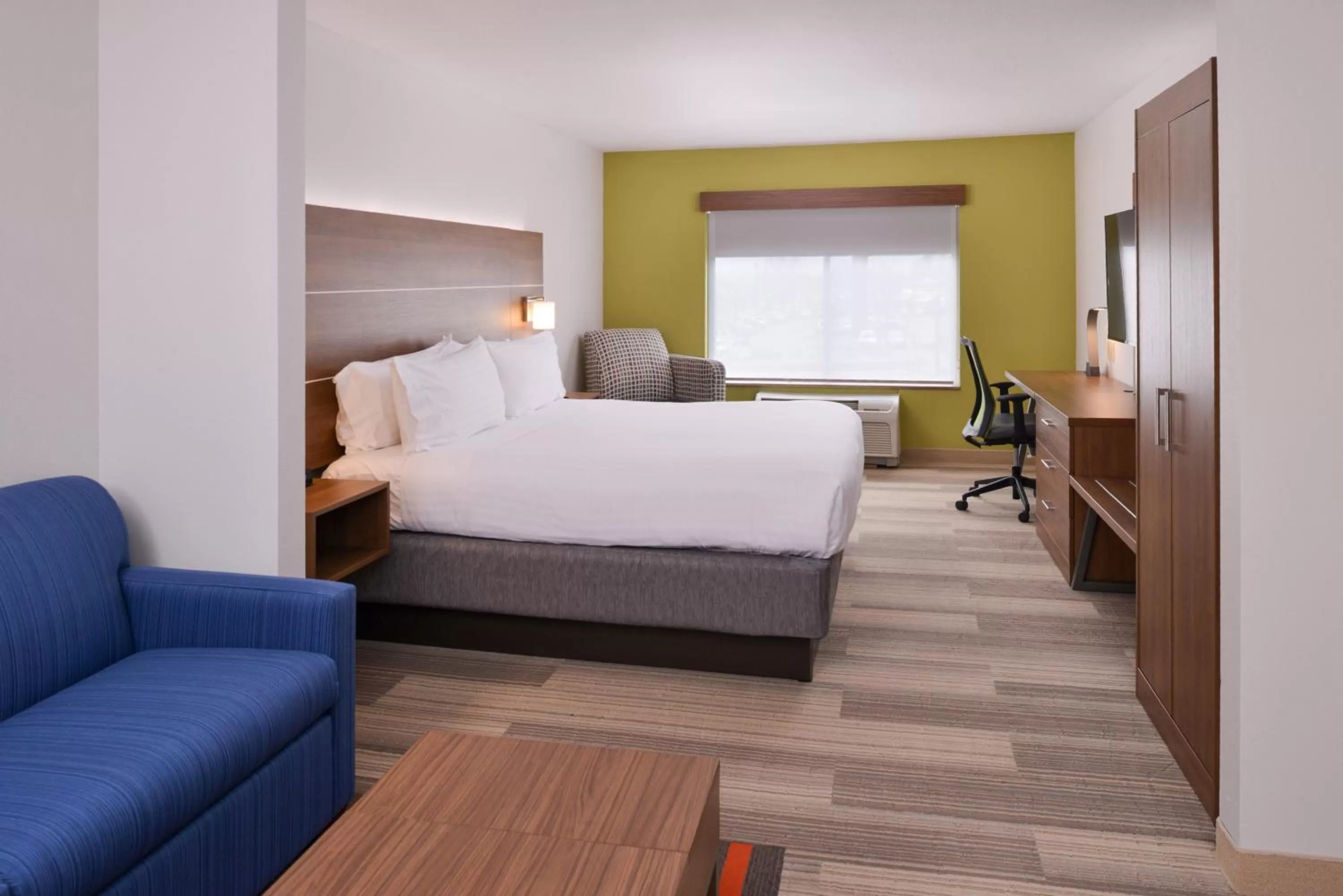 Photo of the whole room, Bed in Holiday Inn Express Mineral Wells by IHG