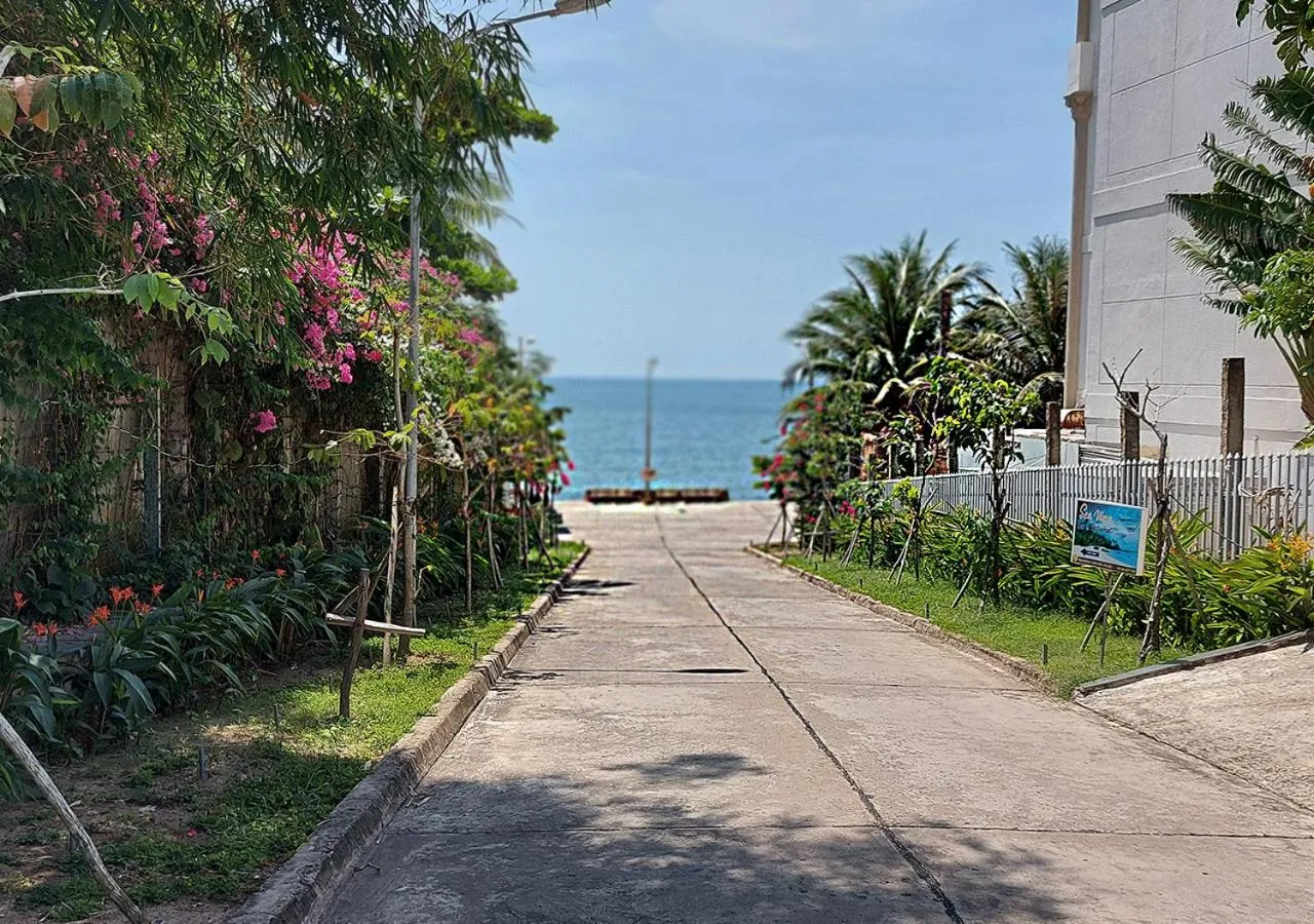 Staff in Victoria Phu Quoc hotel Beachfront Night market
