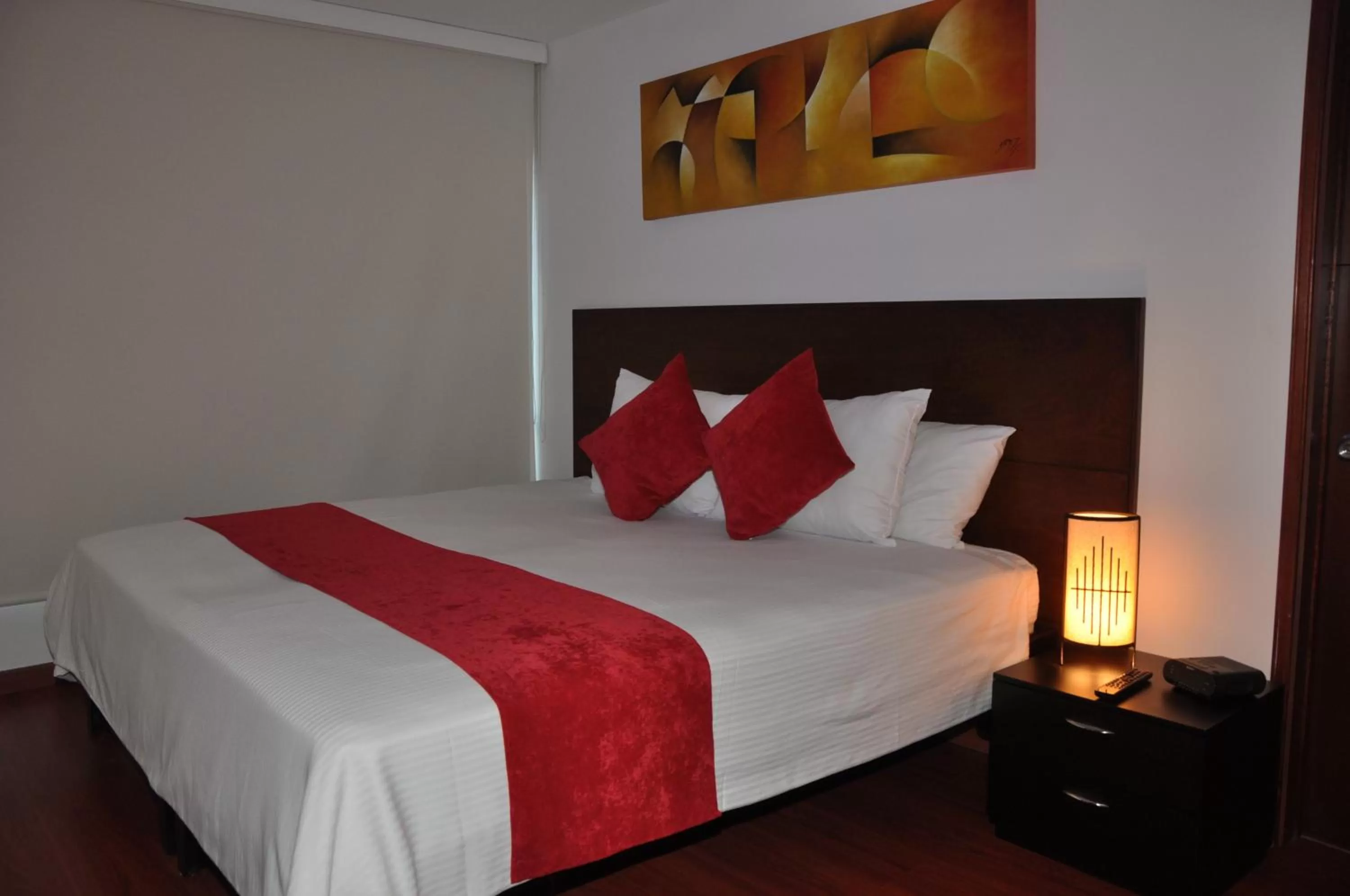 Bed in Apartasuites Plaza Modelia