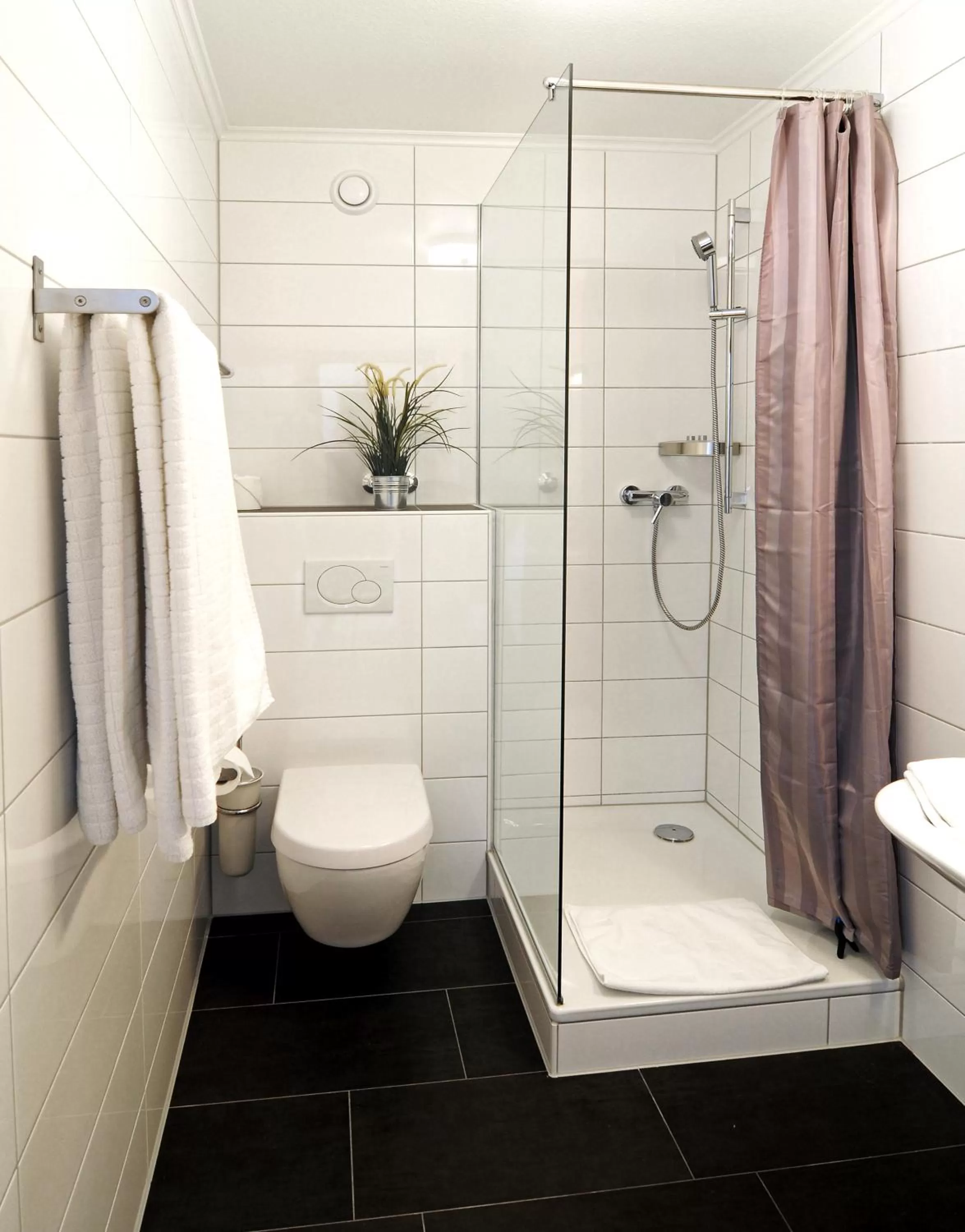 Bathroom in Scheid´s Hotel – Restaurant