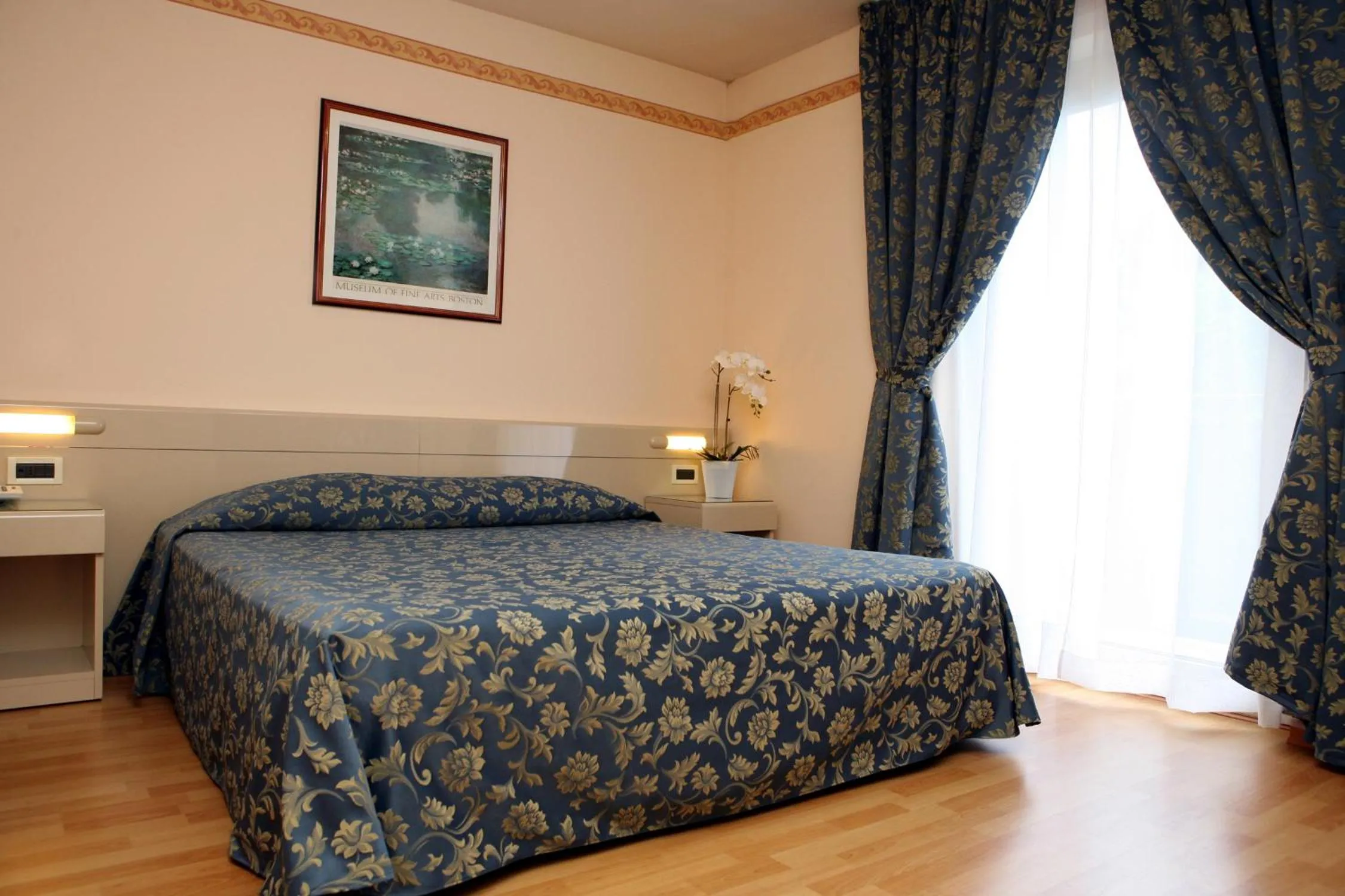 Bed in Hotel Excelsior