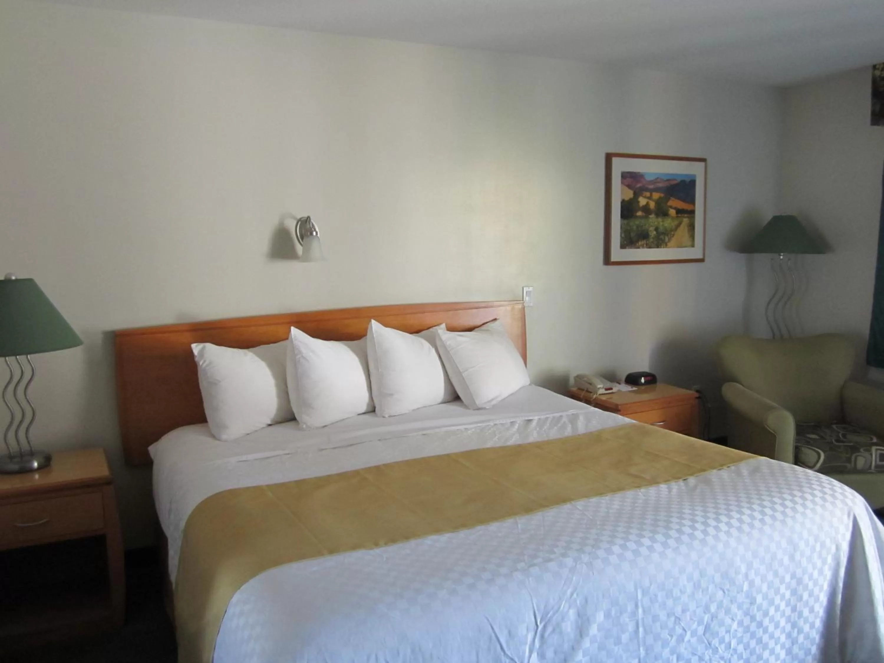 Bed in Ramada Merritt