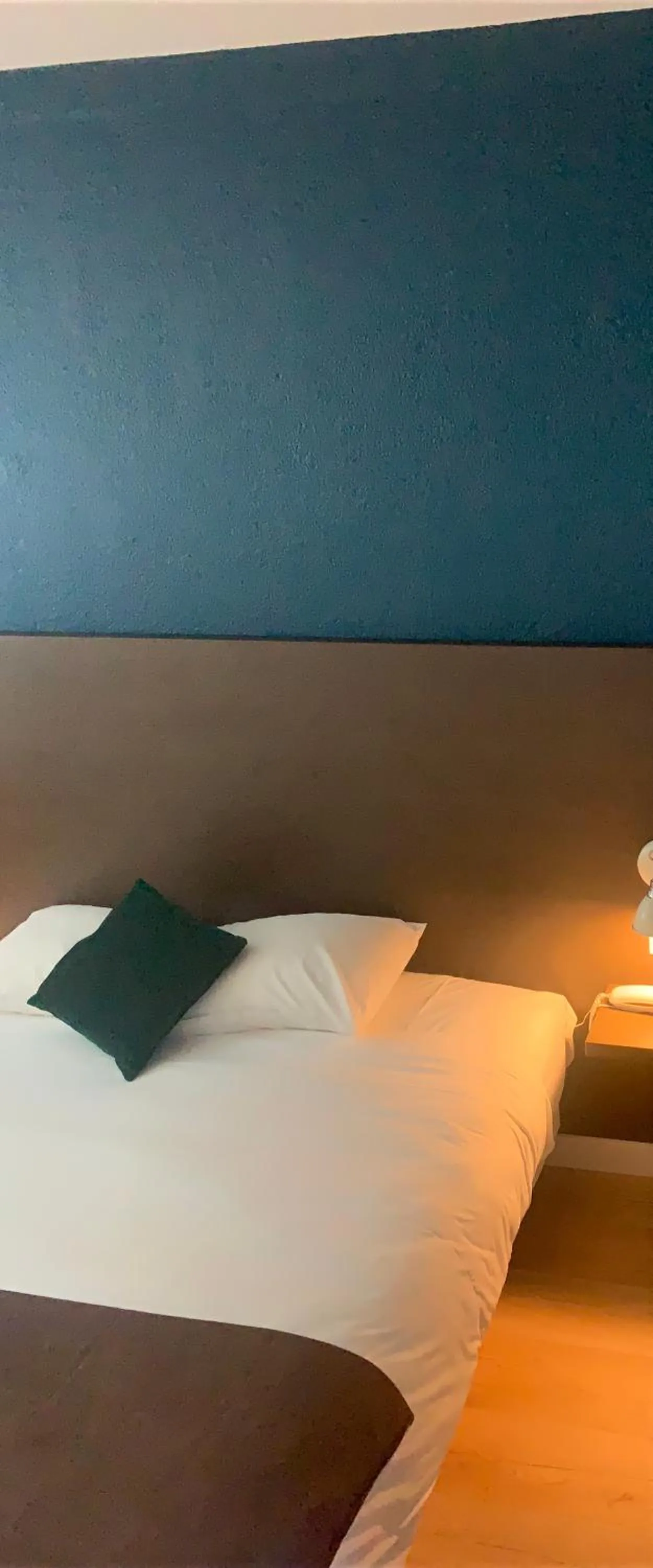 Bedroom, Bed in Contact Hôtel des États-Unis