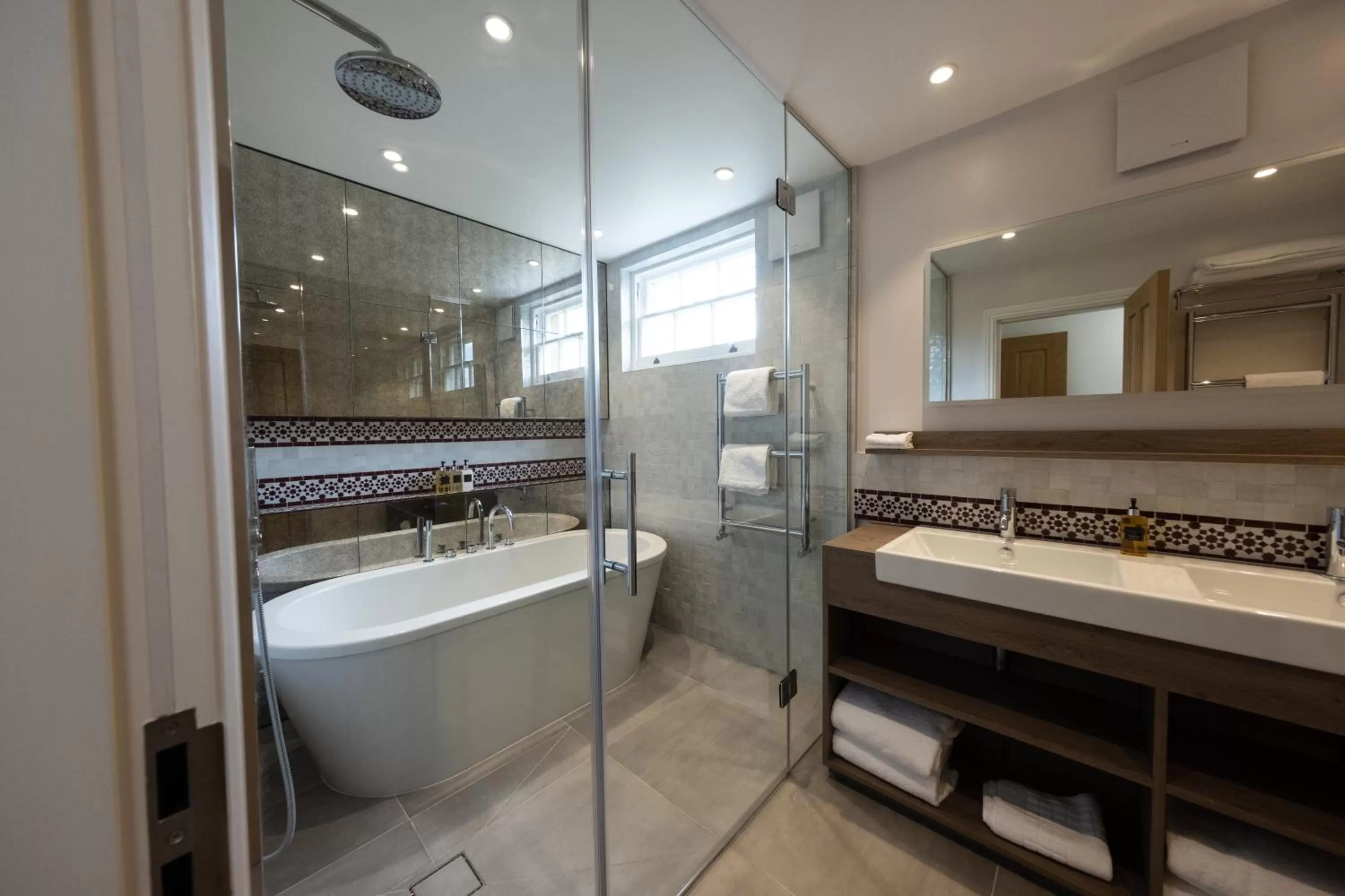 Shower in The Kings Arms