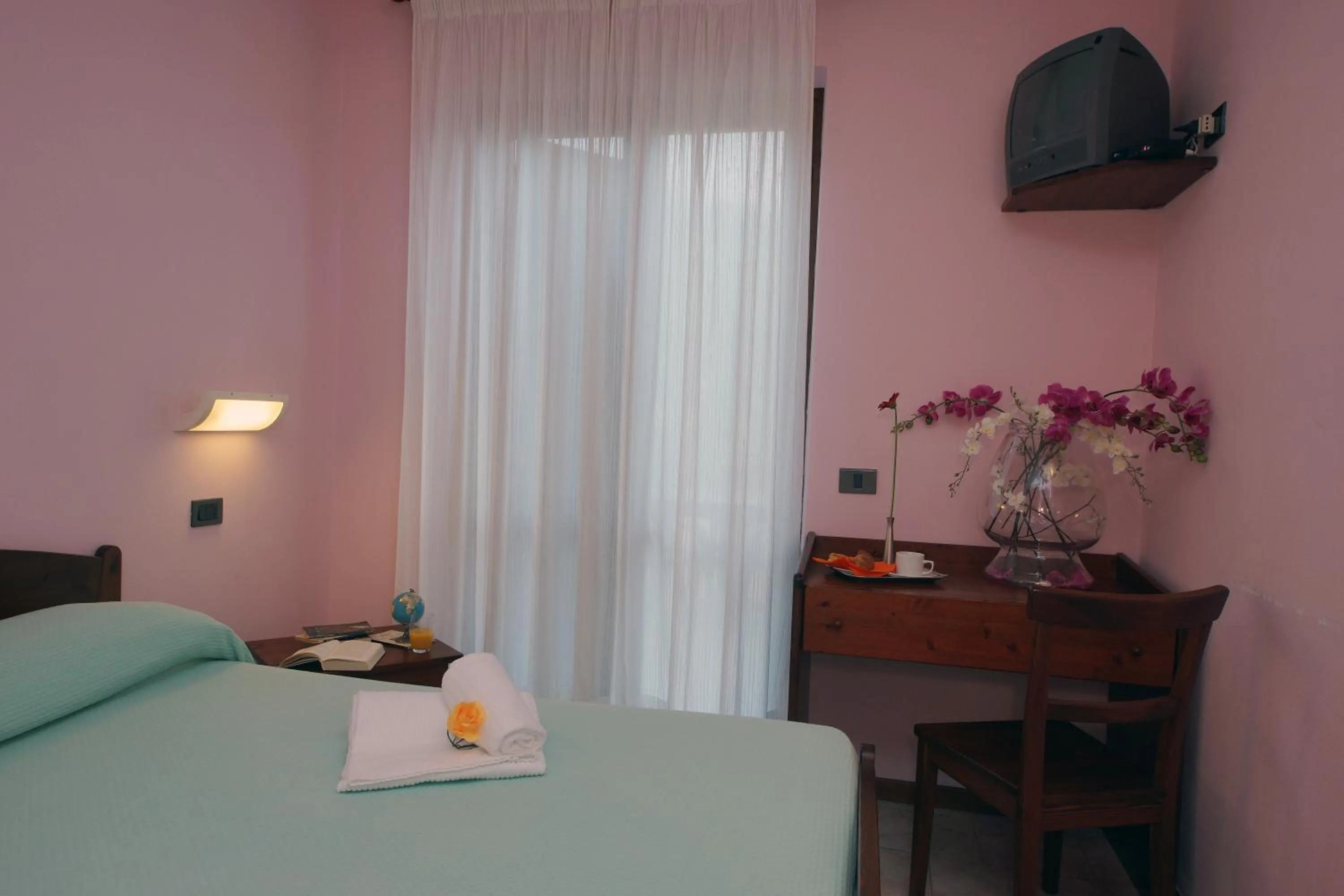 Bedroom, Bed in Hotel Garnì Al Poggio